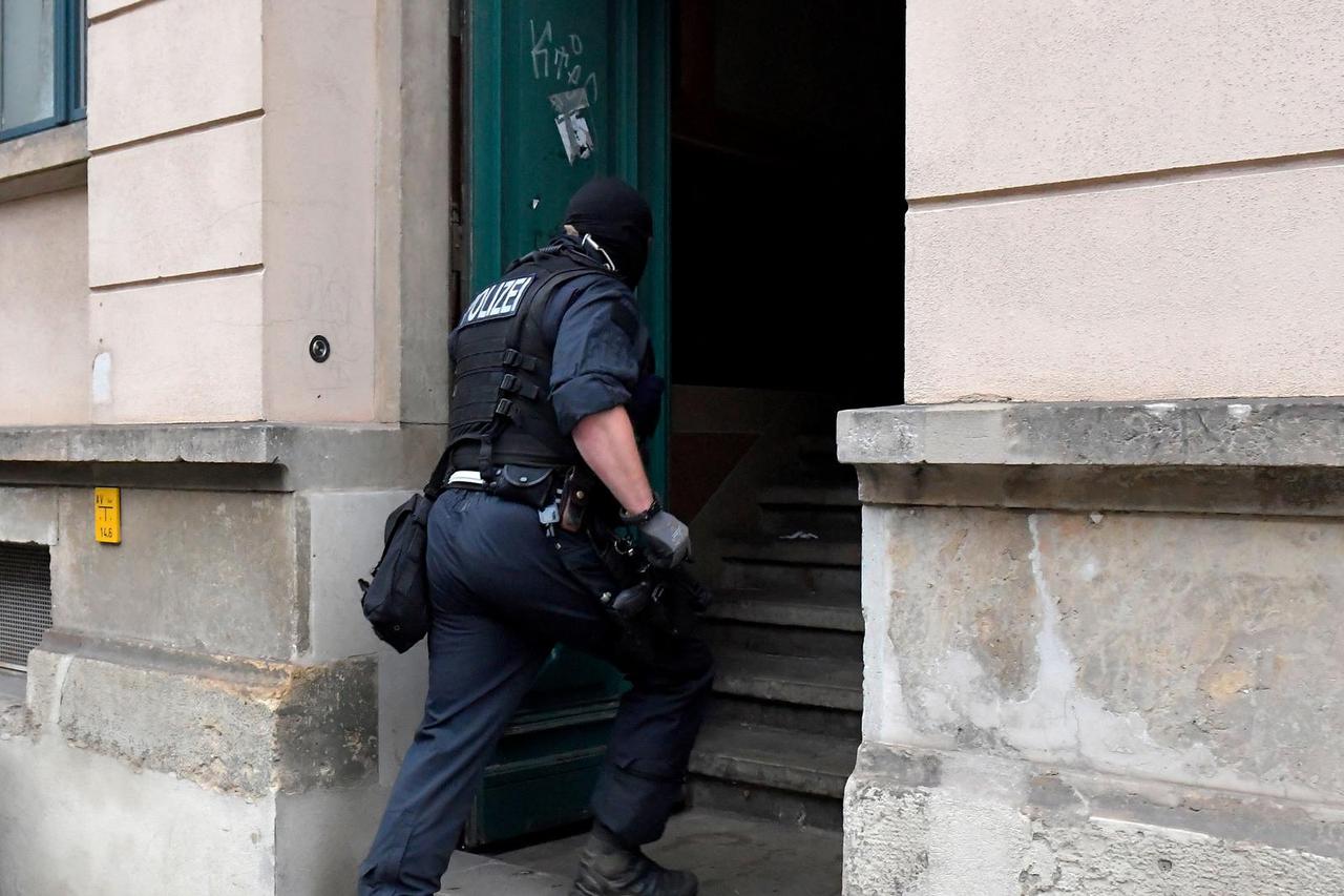German police conduct raids in Saxony over 'anti-vaxxer murder plot'
