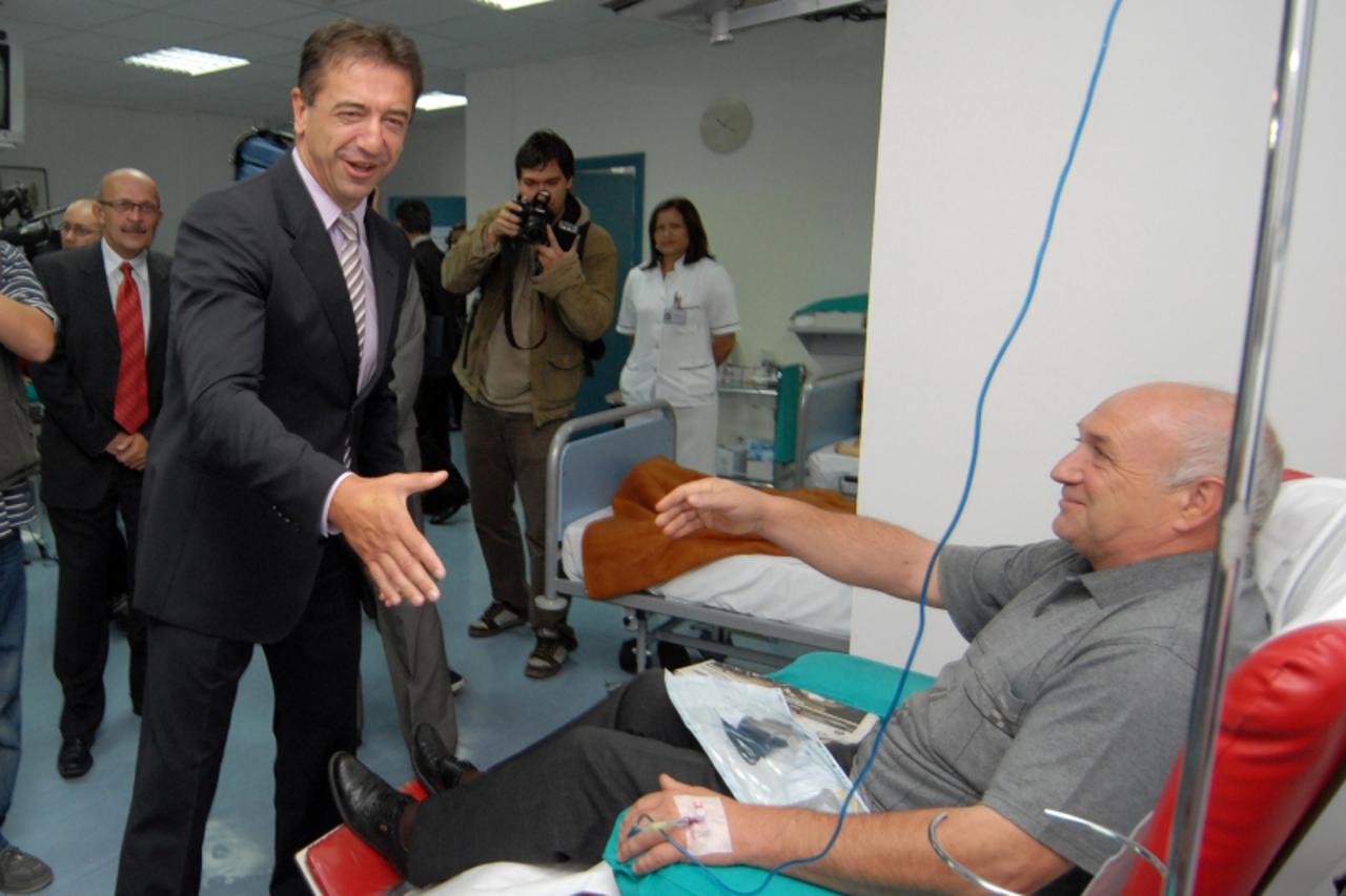 '14.09.2010. OB Varazdin, Varazdin, Ministar zdravstva i socijalne skrbi Darko Milinovic posjetio je Varazdinske opcu bolnicu. Docekali su ga ravnatelj bolnice Dubravko Trsinski, gradonacelnik Ivan Ce