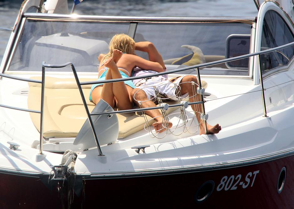 ARHIVA - Hvar, 2010. Snježana Mehun ljubila dragoga na jahti
