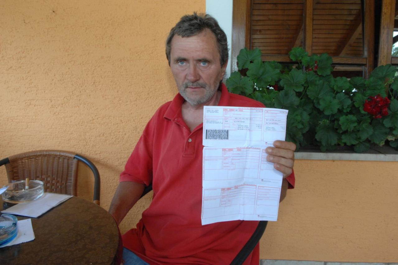 '08.08.2013. Krapinske Toplice - Mjestani sela Jurjevec nedaleko Krapinskih Toplica zale se na izvodjace radova Industrogradnju koji su postavlili kolektor i novu kanalizaciju i pritom im ostavili ces