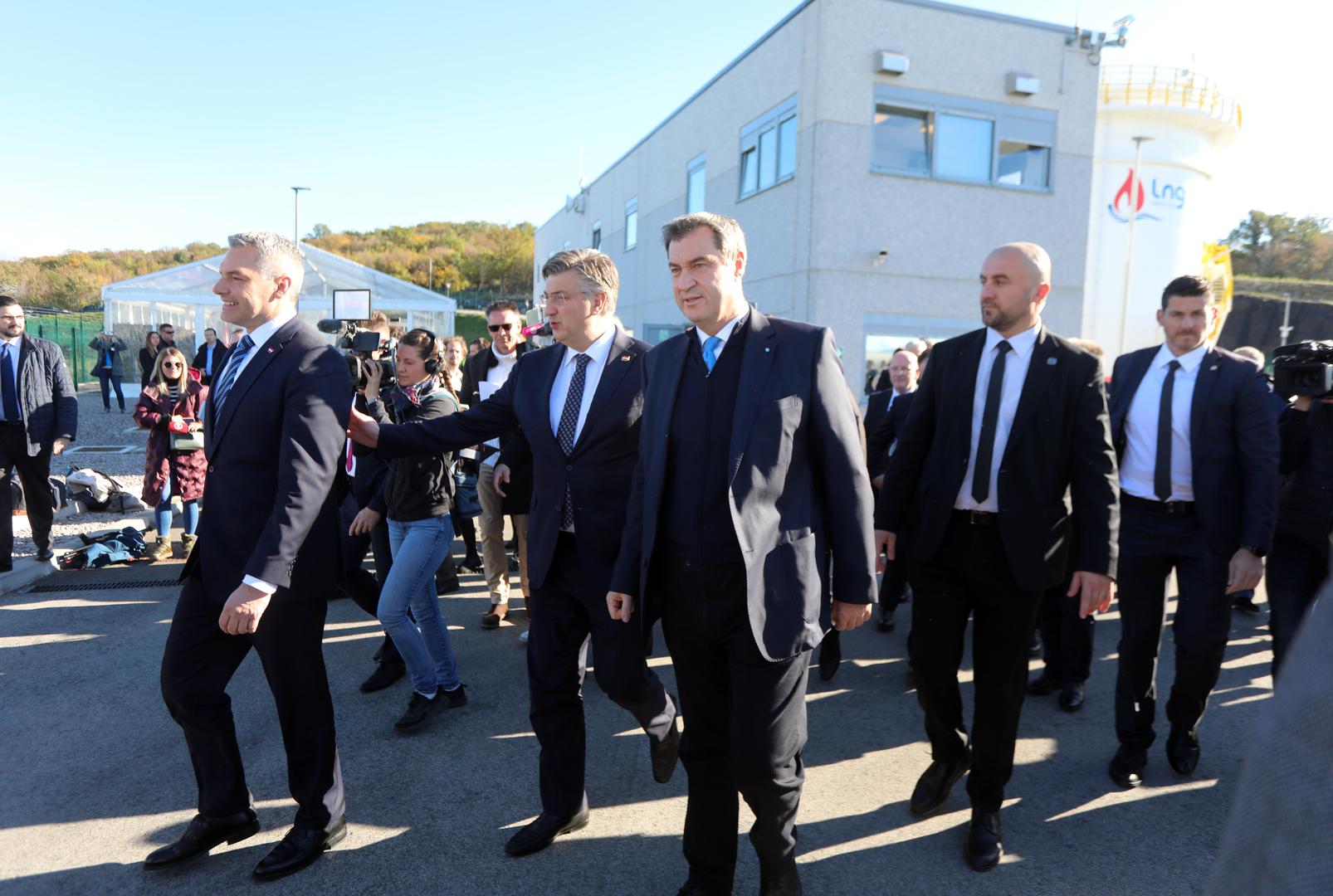 24.11.2022., otok Krkr - Premijer Andrej Plenkovic  sa saveznim kancelarom Republike Austrije Karlom Nehammerom i predsjednikom Vlade Savezne drzave Bavarske Markusom Soederom obisao LNG terminal u Omišlju na Krku.  Photo: Goran Kovacic/PIXSELL