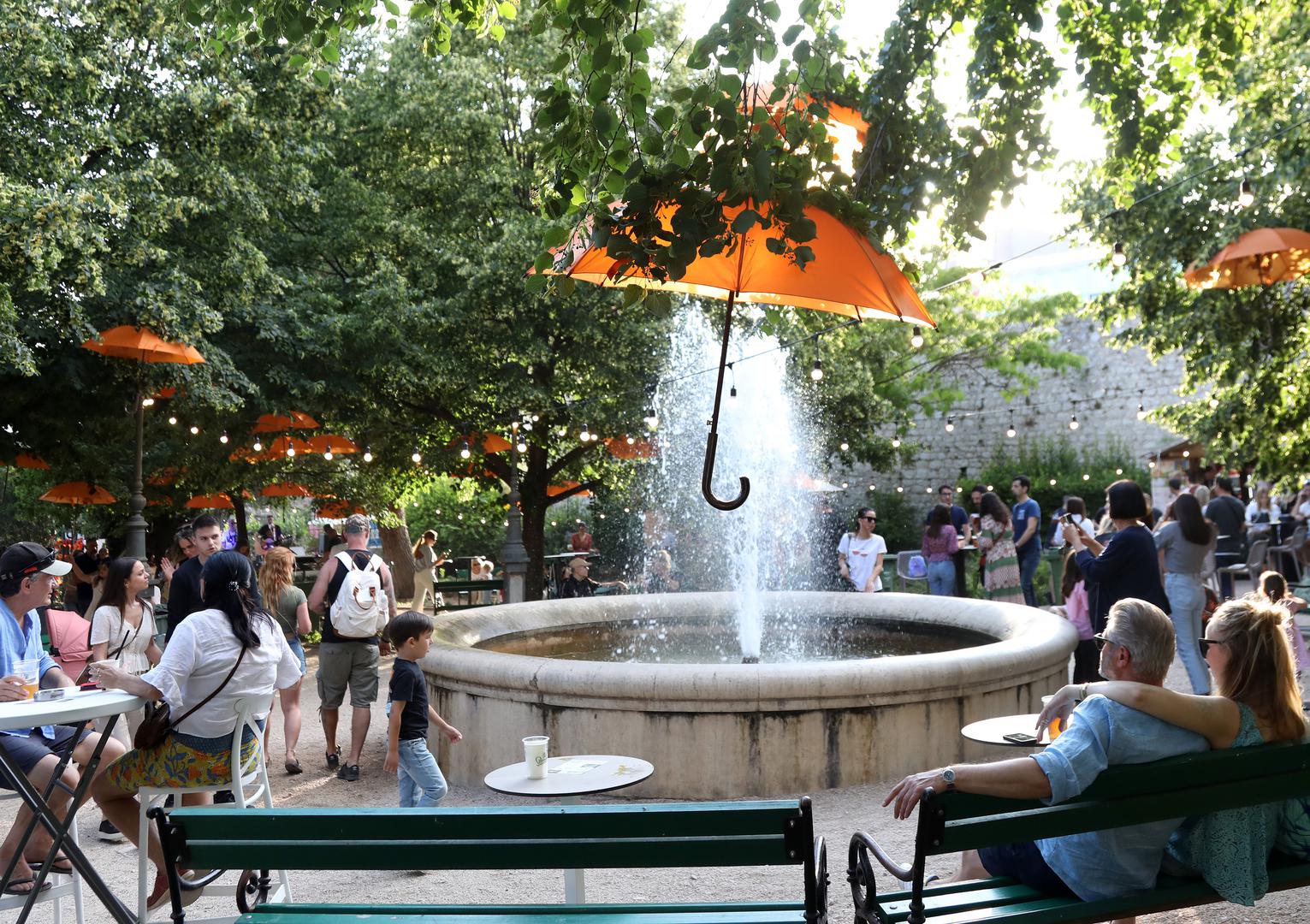 Perivoj Roberta Visianija - Nazvan po poznatom botaničaru park je zelena oaza u blizini katedrale sv. Jakova. 