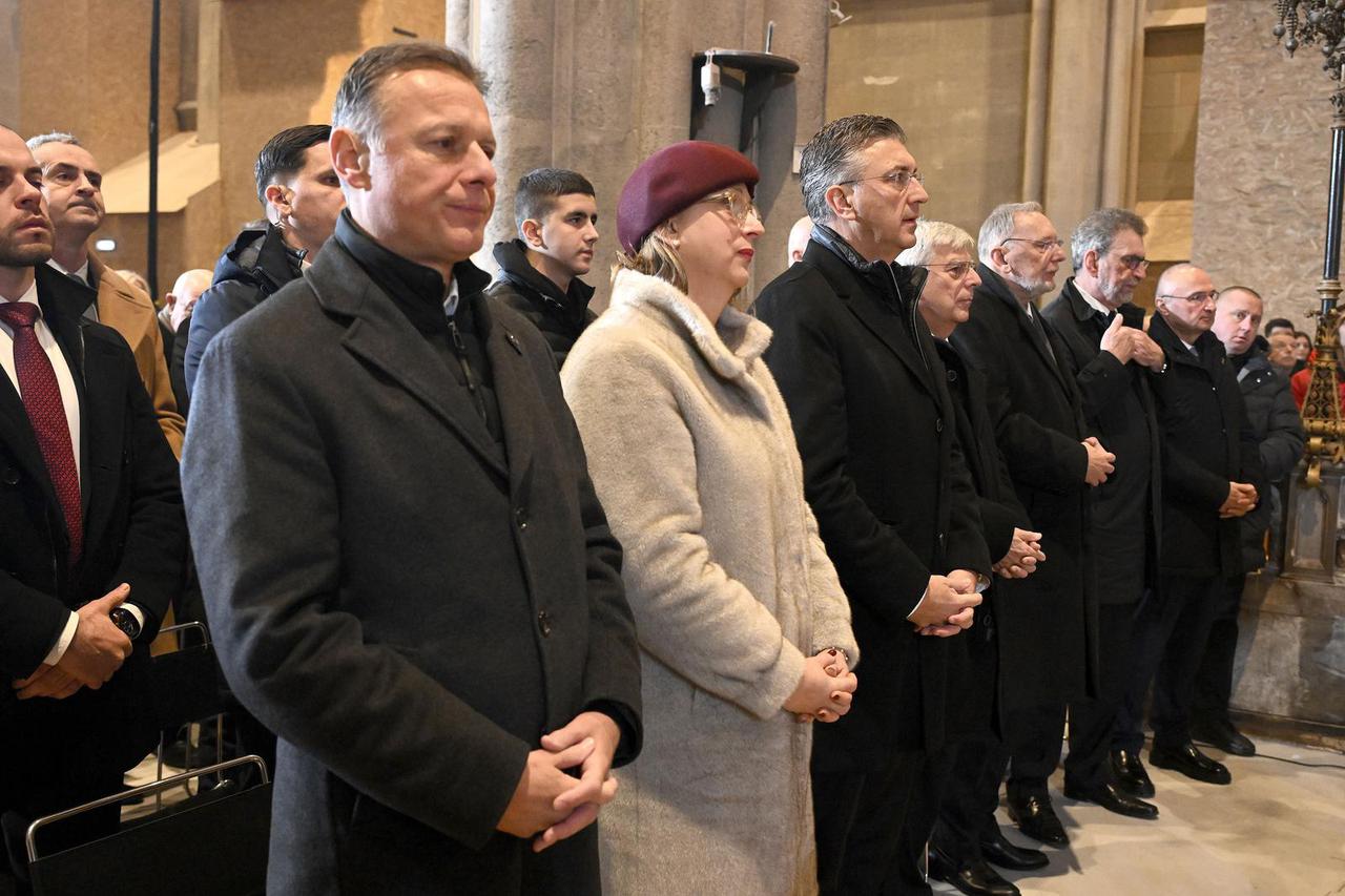 Proslava svetkovine Rođenja Gospodinova - Božića u zagrebačkoj katedrali