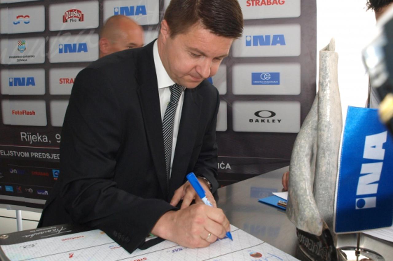 'OLYMPUS DIGITAL CAMERA'