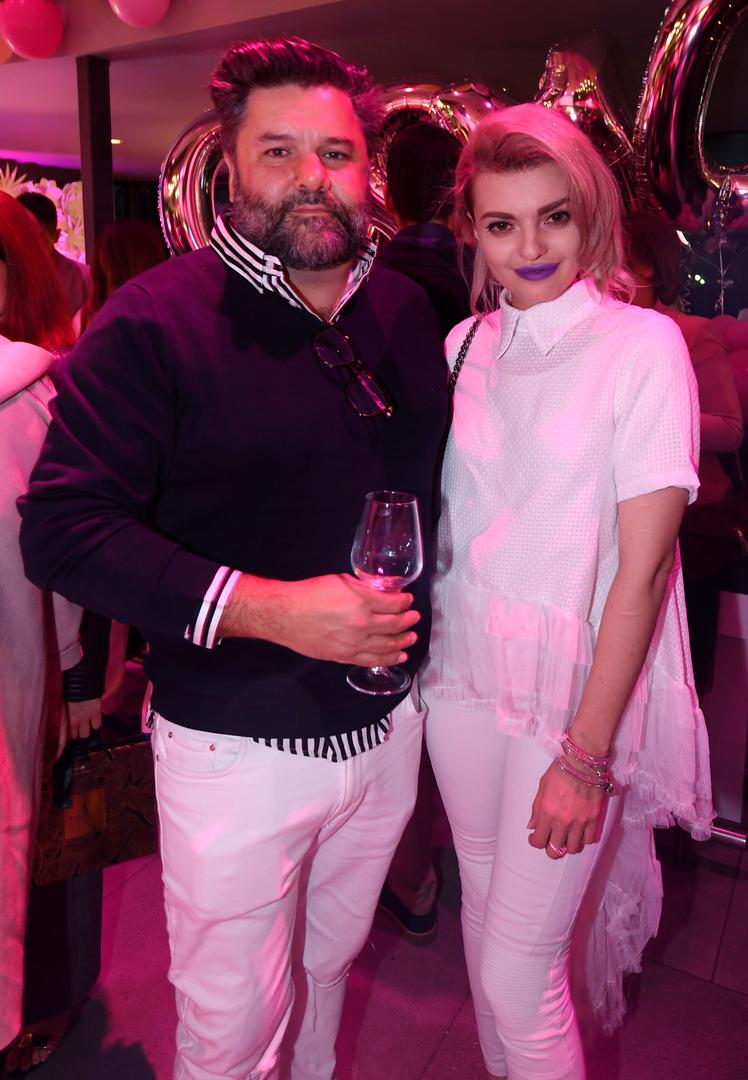 Doselila se kod mene nekoliko dana kasnije - jednom prilikom Charles je opisao sudbonosni susret.