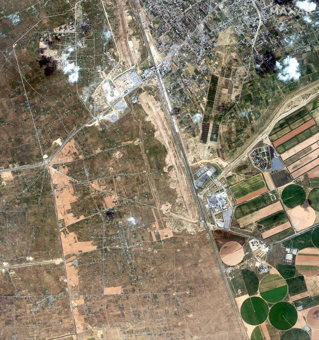 A satellite image shows new construction and earth grading works along the Egypt-Gaza border near Rafah, February 10, 2024. Maxar Technologies/Handout via REUTERS    THIS IMAGE HAS BEEN SUPPLIED BY A THIRD PARTY. NO RESALES. NO ARCHIVES. MANDATORY CREDIT. DO NOT OBSCURE LOGO. Photo: MAXAR TECHNOLOGIES/REUTERS