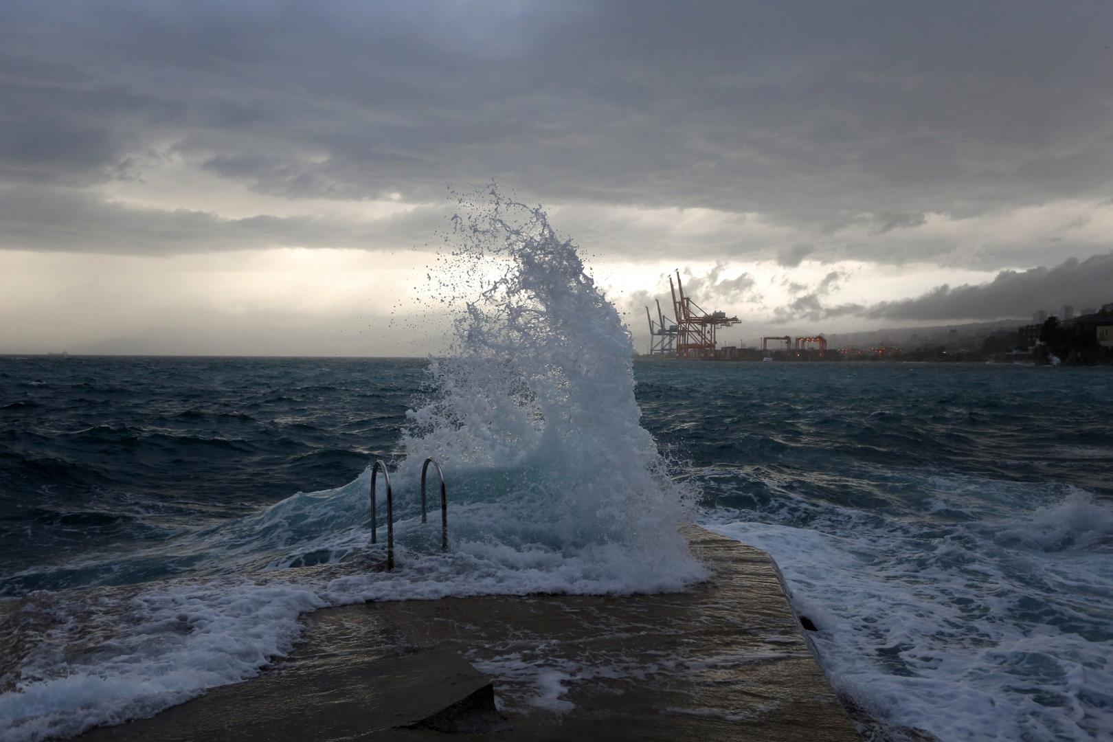 03.10.2020., Rijeka - Olujno jugo na moru. Photo: Goran Kovacic/PIXSELL