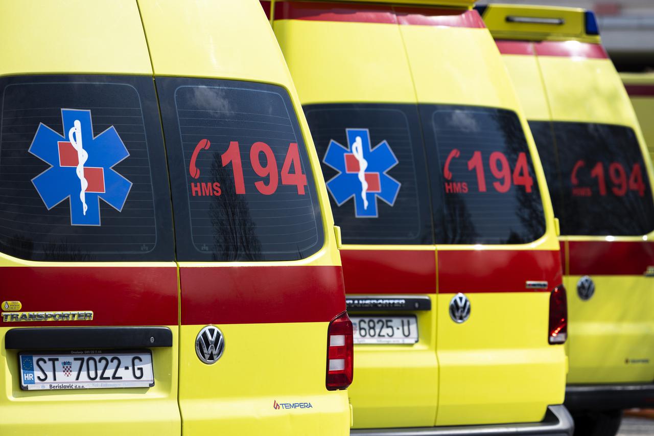 Split: Djelatnici Hitne pomoći upalili sirene točno u podne u sklopu inicijative "Naših 5 minuta"