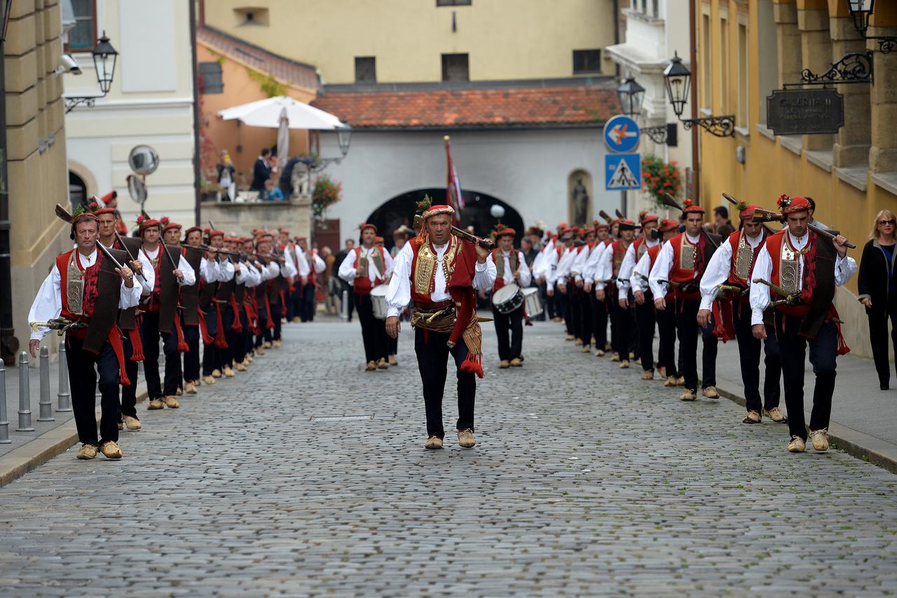 04.10.2014., Zagreb - Sinjski Alkari povorkom krenuli kroz Radicevu ulicu te stigli na Markov trg gdje ih je primio predsjednik sabora Josip Leko. Photo: Marko Prpic/PIXSELL