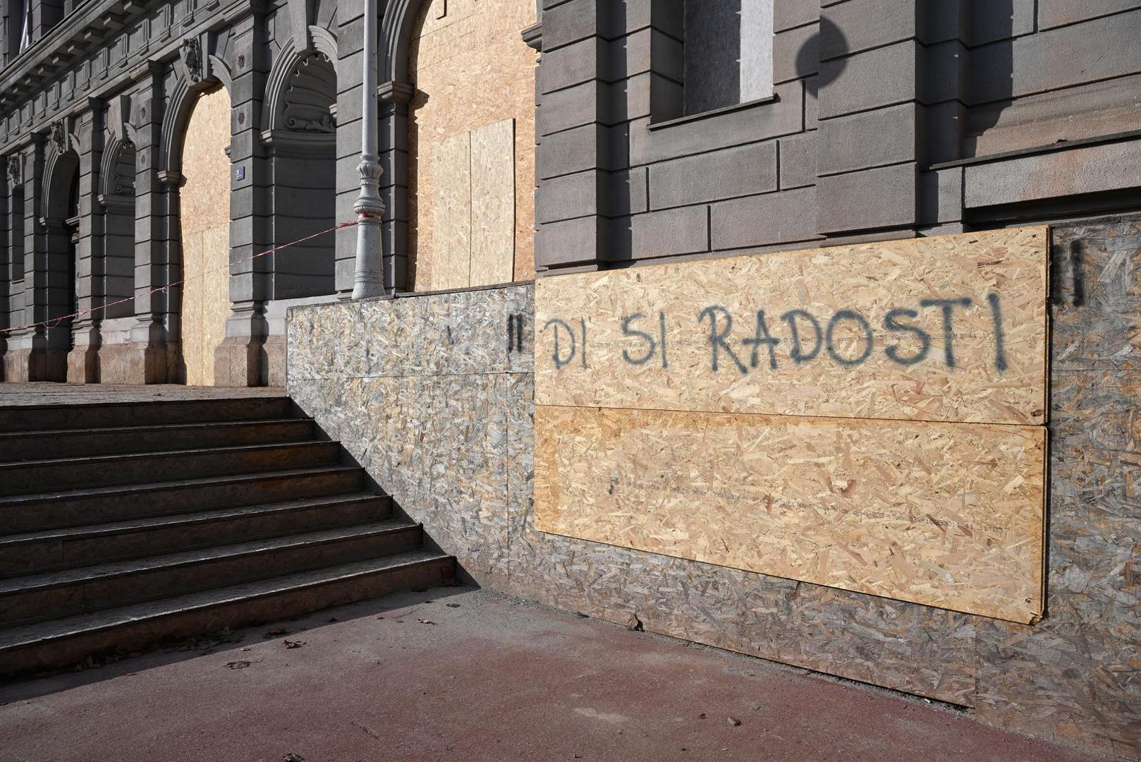 Grafiti su u ponedjeljak osvanuli i na Muzeju Mimara