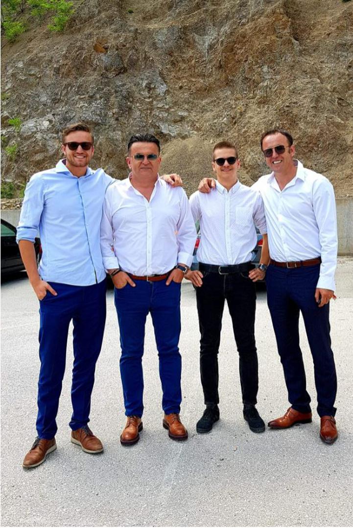 Iz obiteljskog albuma – četiri Jarka:
Andrija sa sinom, bratom i nećakom