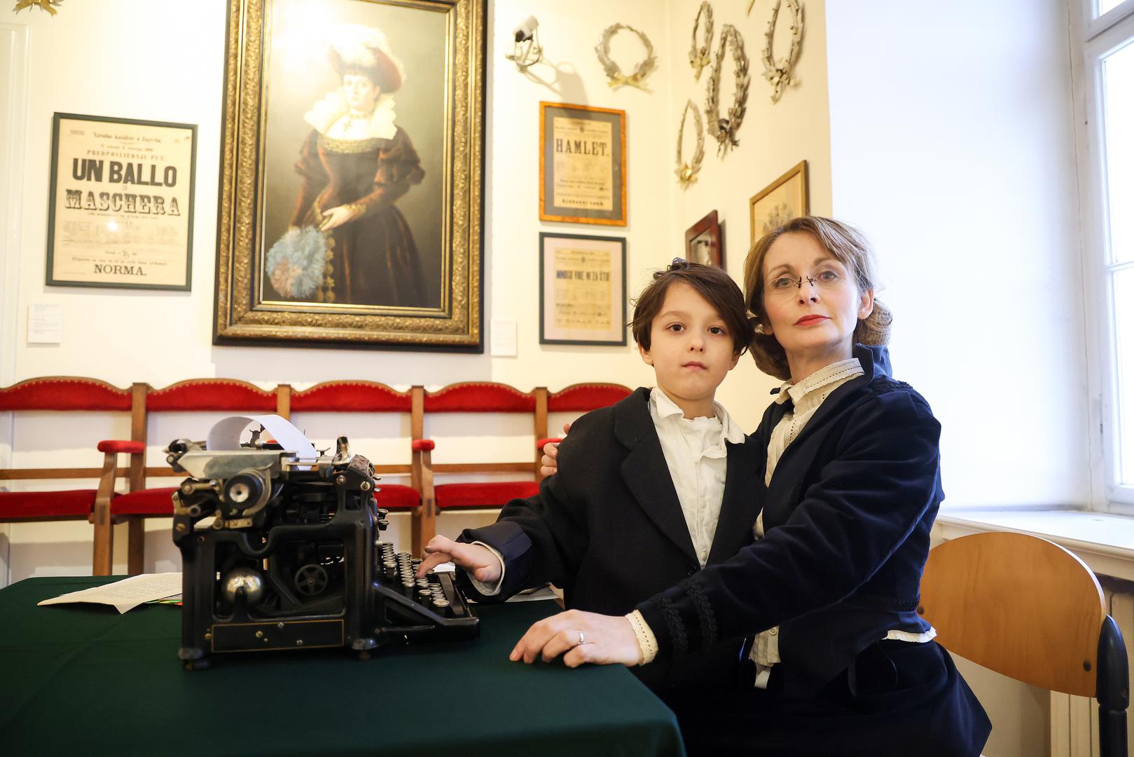 I ove godine, Muzej grada Zagreba priredio je na Valentinovo edukativnu manifestaciju Žive slike. Riječ je o programu koji Muzej organizira više od dva desetljeća zadnjeg vikenda fašnika, po uzoru na slična događanja koja su u gradu priređivana krajem 19. stoljeća