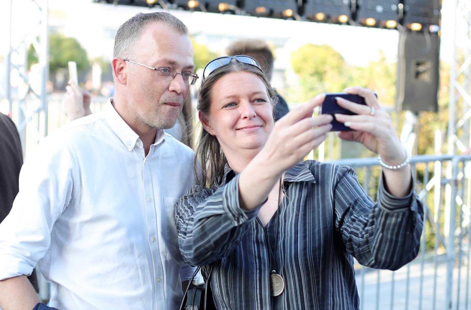 Zato se pak moglo vidjeti niz drugih poznatih osoba poput donedavnog člana HDZ-a Darka Milinovića, ali i Brune Esih, Željka Glasnovića, Željke Markić, Mire Bulja, Ines Strenja Linić, Hrvoja Zekanovića, Zlatka Hasanbegovića...
