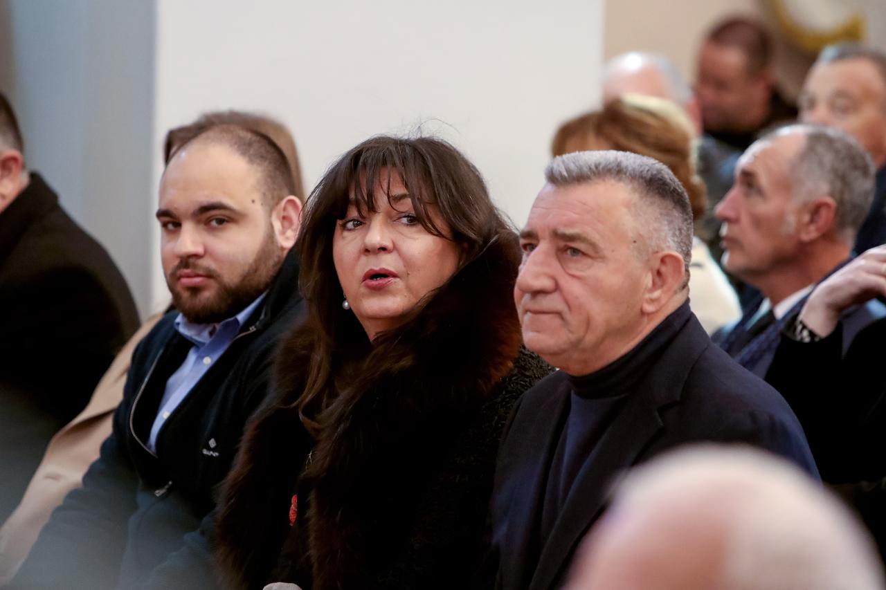 Ante Gotovina darovao 22 vitraja crkvi u Pakoštanima