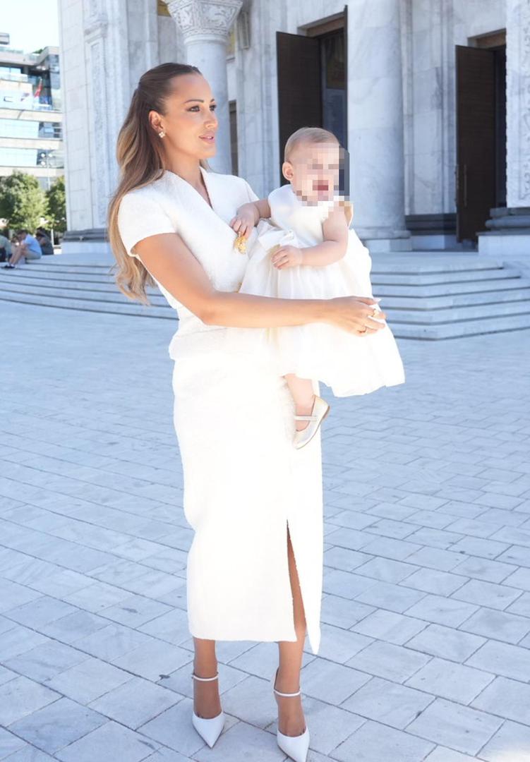 Pjevačica Aleksandra Prijović krstila je kćer. 
