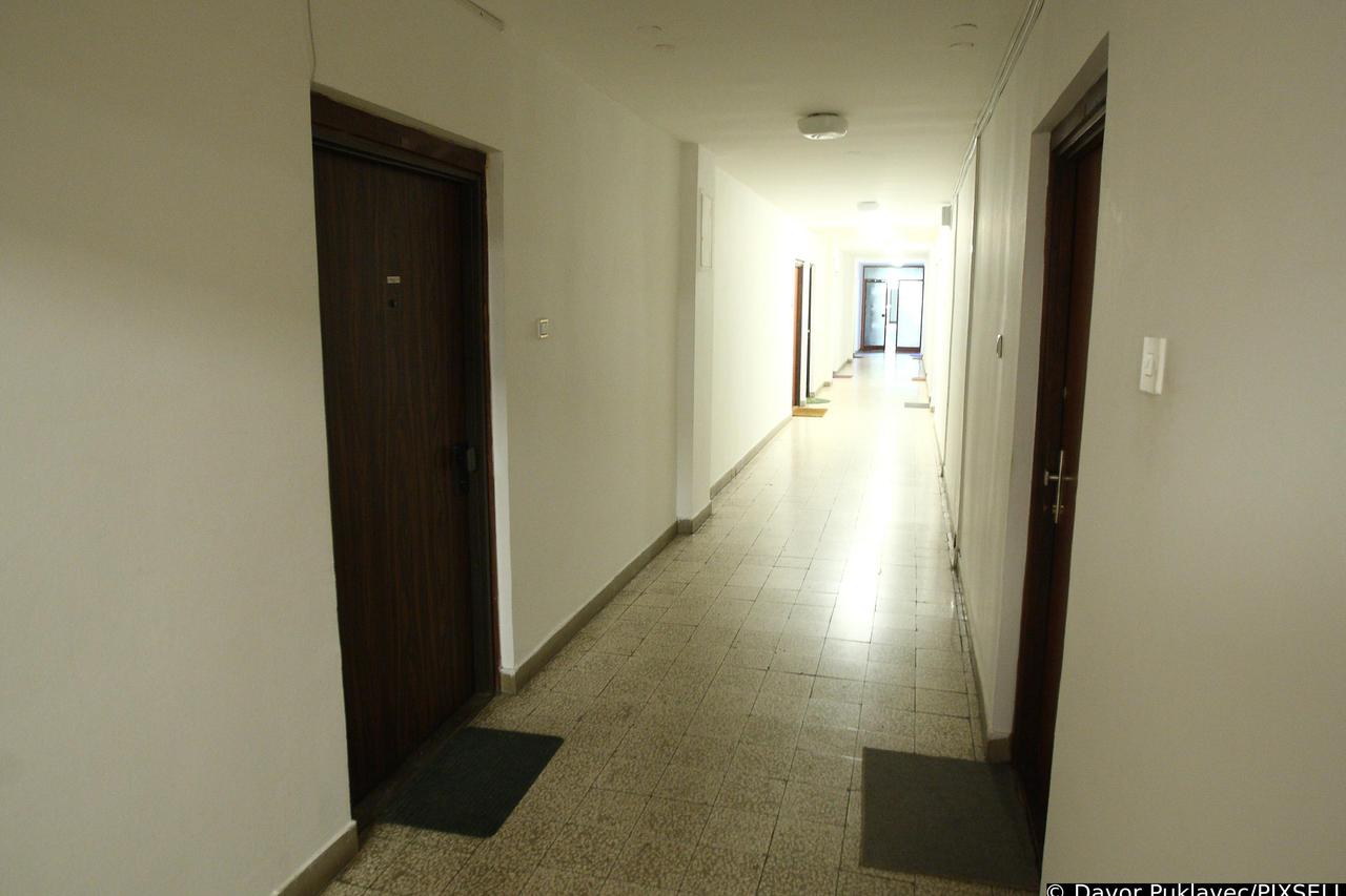 Zagreb: Policija nasilno ušla u stan osobe osumnji?ene za preprodaju droga