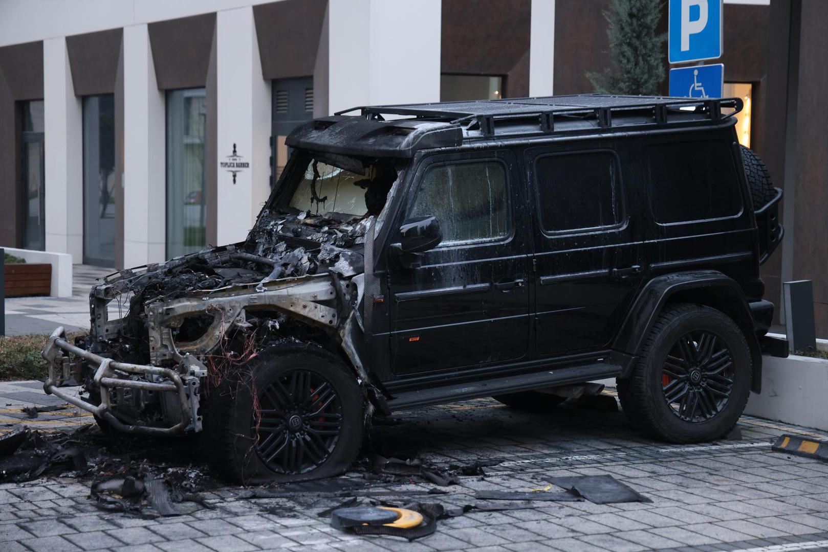 Vatrogasci su brzo reagirali, ali je vozilo gotovo potpuno izgorjelo.