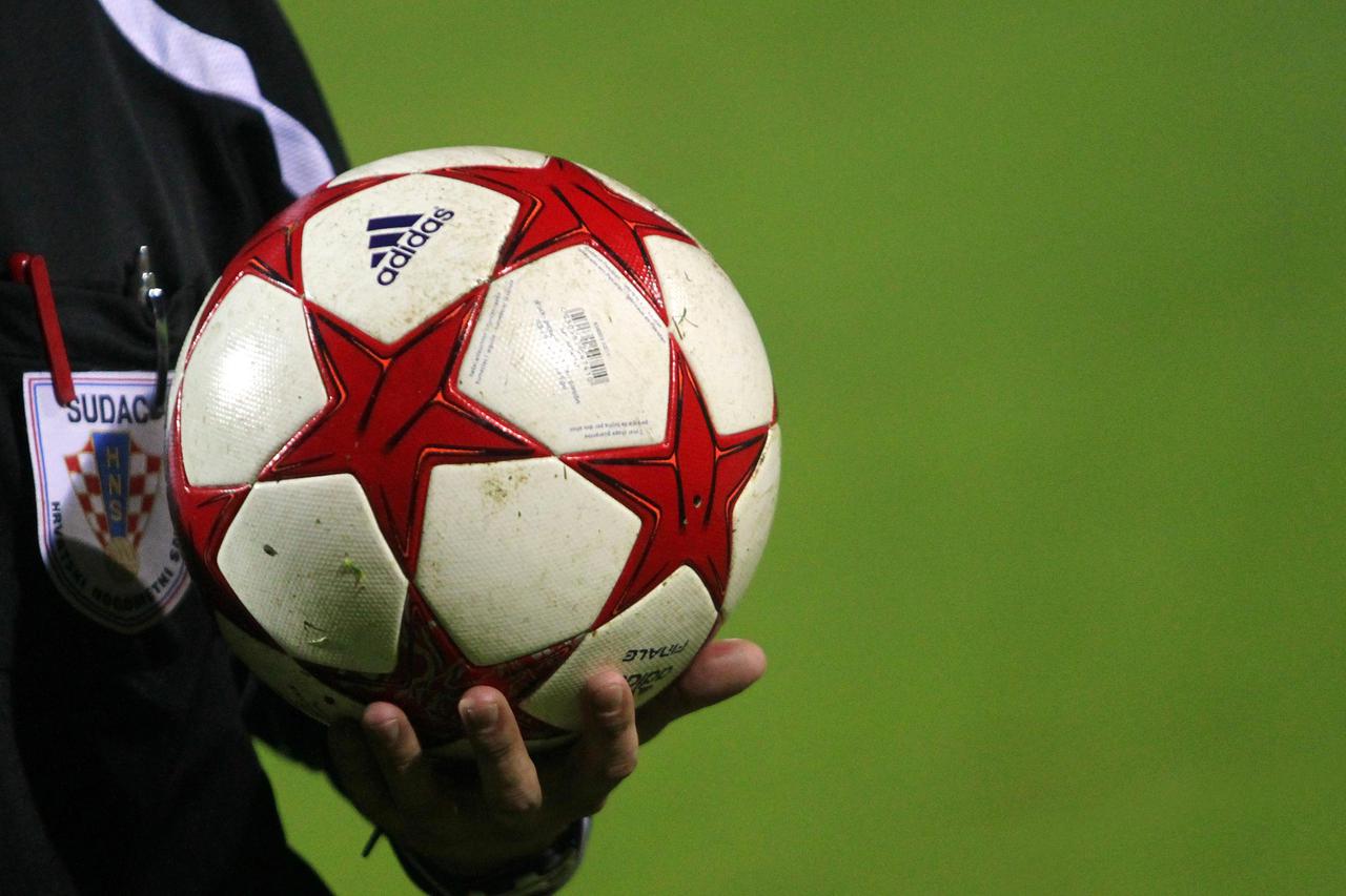 nogometna lopta