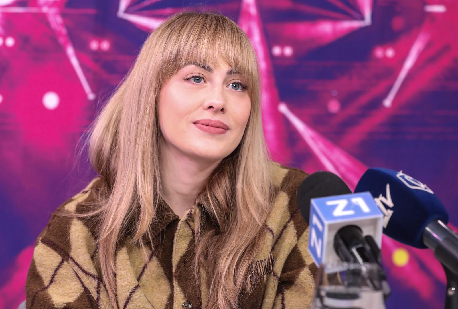 Time je njezin umjetnički izraz doživio zaokret, usmjerivši se prema sakralnoj i inspirativnoj glazbi.