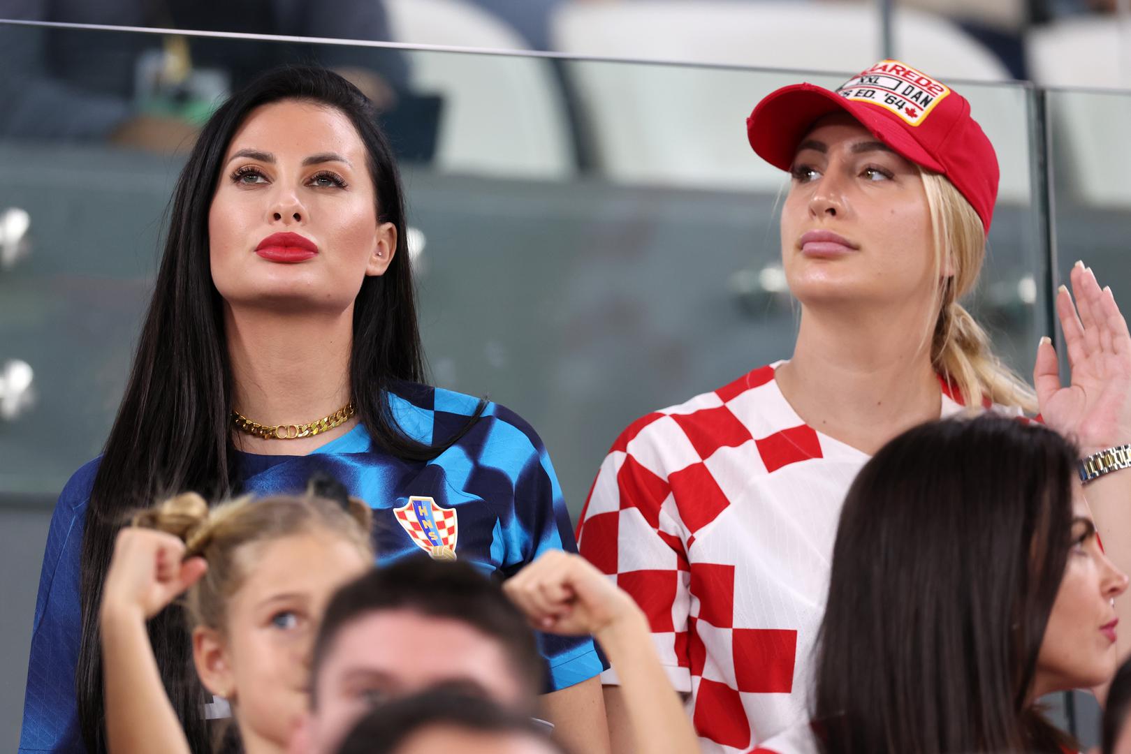 Vidina supruga diplomirala je na ekonomskom fakultetu i prije nekoliko godina pričala i o tome kako govori engleski i ruski jeziku, a kuhanje ju opušta.