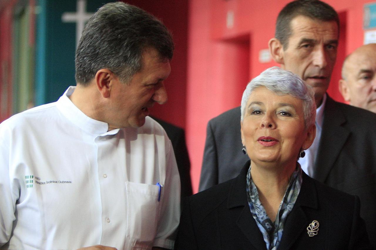 24.09.2010., Zagreb - U KBC Dubrava, gdje leze piloti koji su iskocili iz MIG-ova na Slunjnsko vojnom poligonu, stigli su u posjet premijerka Vlade Jadranka Kosor, ministar obrane Branko Vukelic, nacelnik glavnog stozera oruzanih snaga general zbora Josip