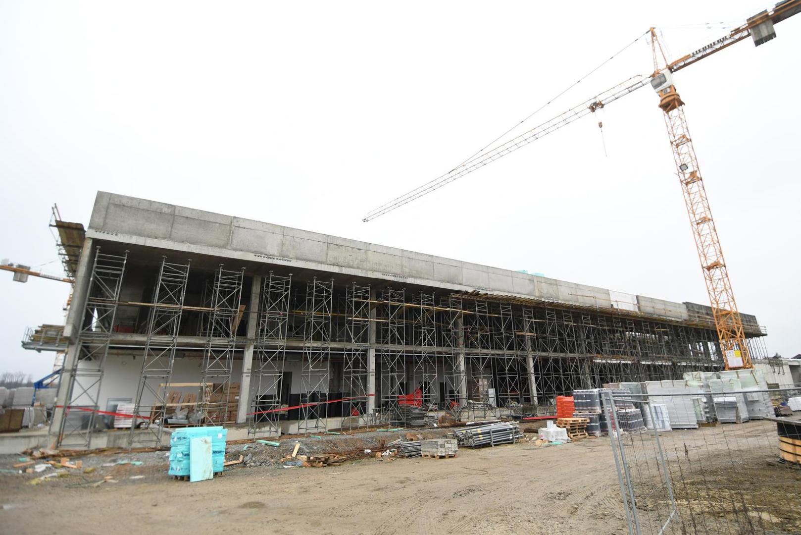 Gradonačelnik Bjelovara Dario Hrebak u nedjelju je izašao u susret Večernjem listu i Pixsellu te nam omogućio snimiti najnovije stanje, kao i dati izjavu o projektu. 

