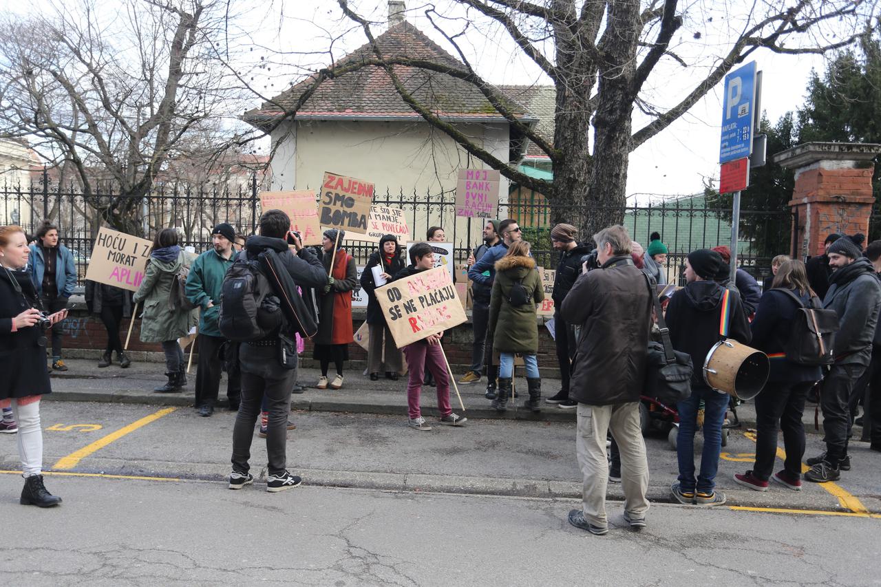 Prosvjed "Dosta je rezova"