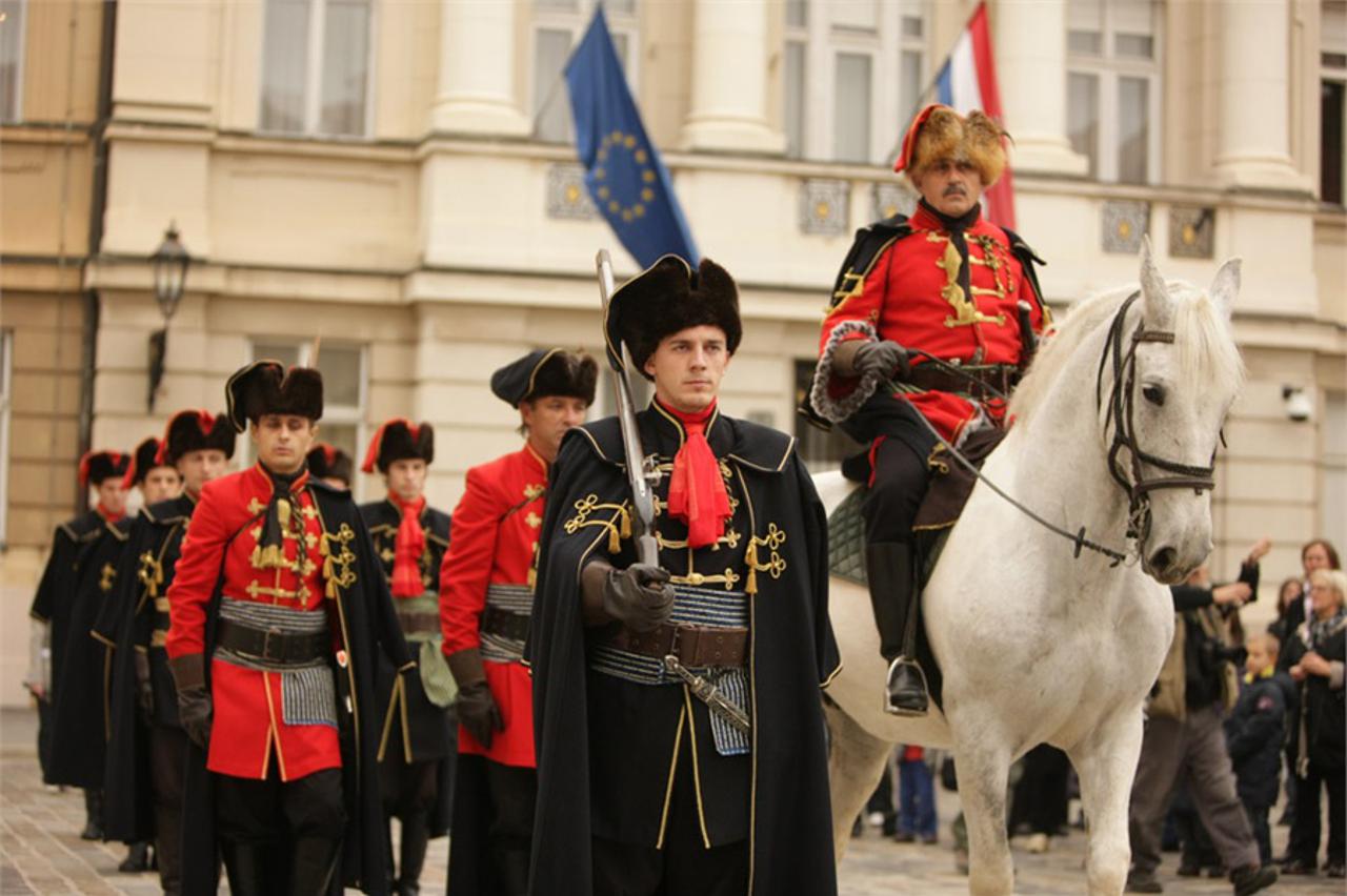 Kravat pukovnija