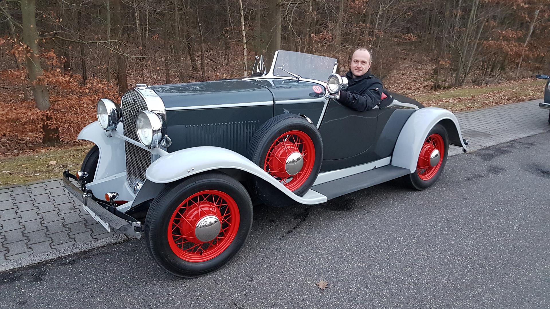 OPEL MOONLIGHT ROADSTER IZ 1932.
Prekrasan kabriolet bio je udoban i upravljiv automobil, koji je bio ispred svog vremena
