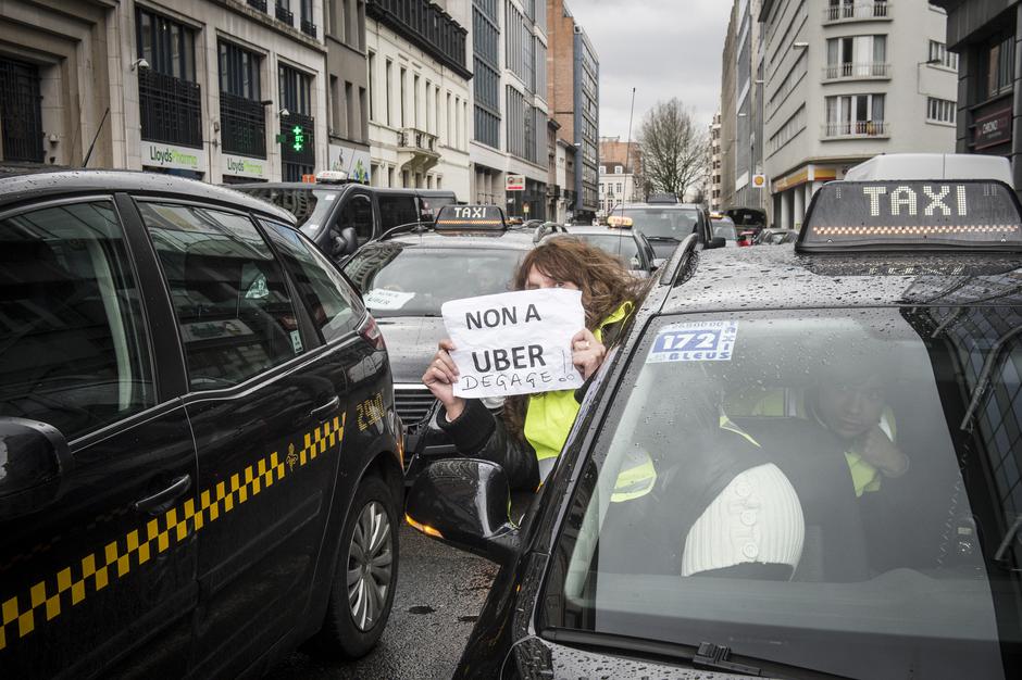 Taxi drivers block access to European institutions  as they hold the prostest against the spread of Uber?s popular smartphone taxi service in Brussels, Belgium on 03.03.2015 by Wiktor Dabkowski/picture alliance/DPA/PIXSELL