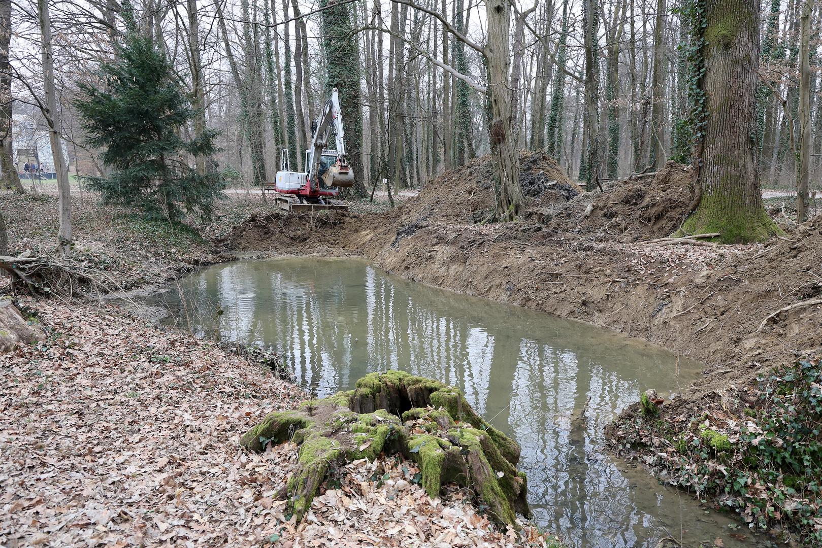 U Parku Maksimir u tijeku je provedba malih mjera prirodnog zadržavanja vode na potoku Maksimirac. 
