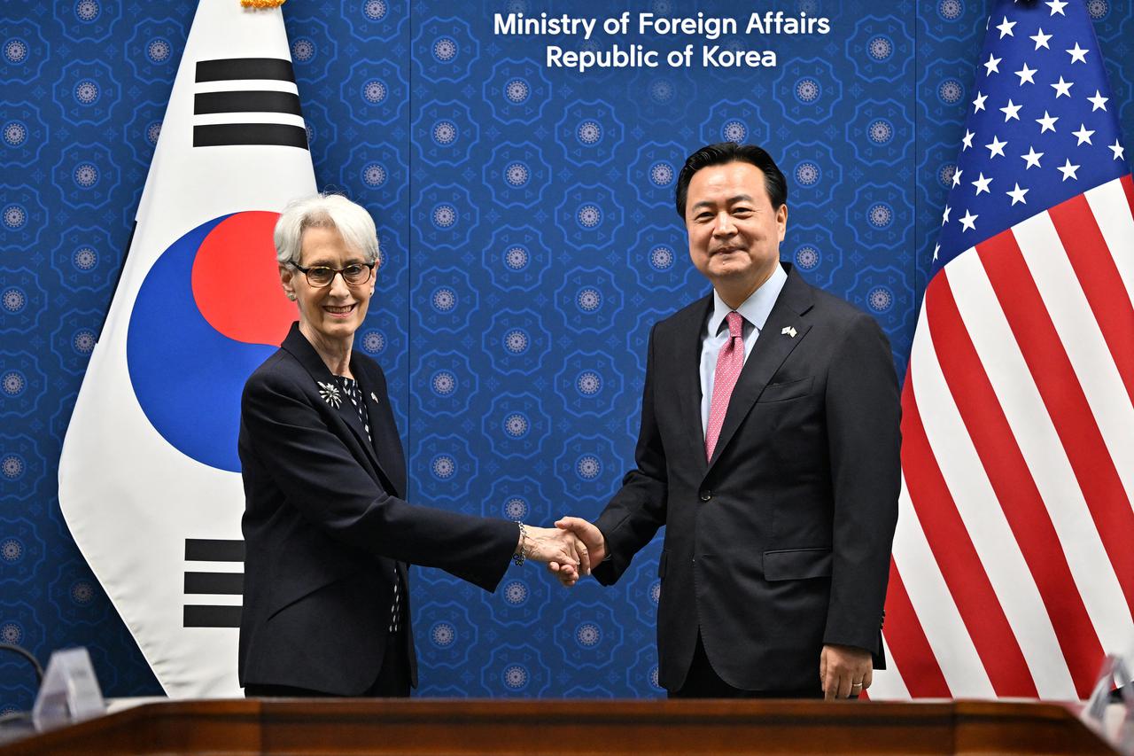 South Korea's First Vice Foreign Minister Cho Hyun-dong and U.S. Deputy Secretary of State Wendy Sherman meet in Seoul