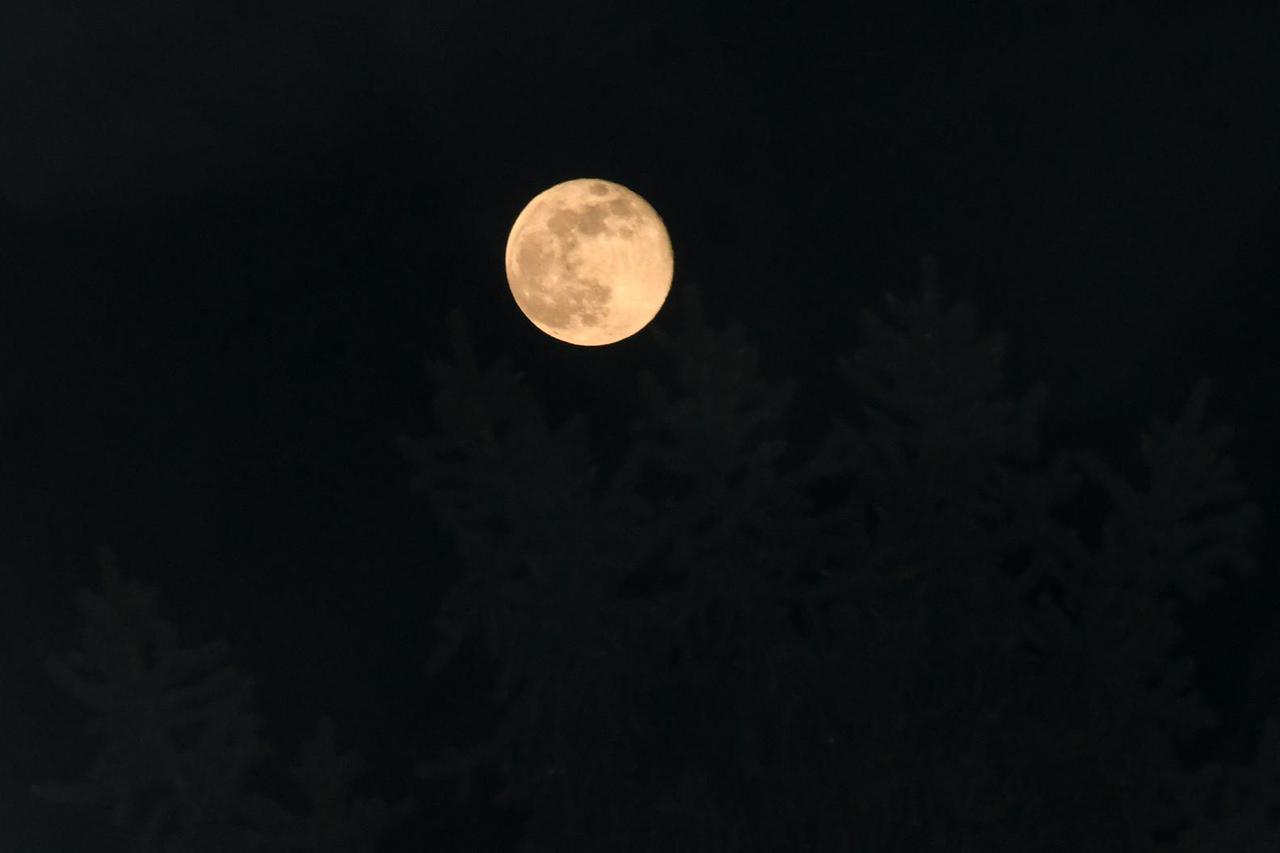 Mjesec iznad Siska