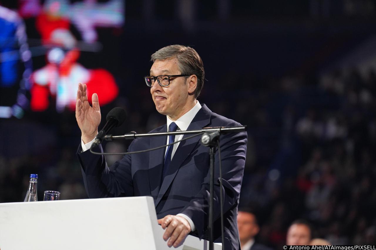 U Beogradskoj Areni održan je skup Srpske napredne stranke "Srbija - naša obitelj"