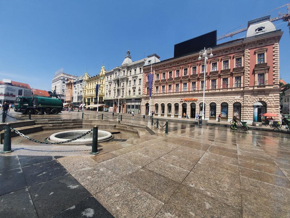 Trg bana Josipa Jelačića nakon Norijade