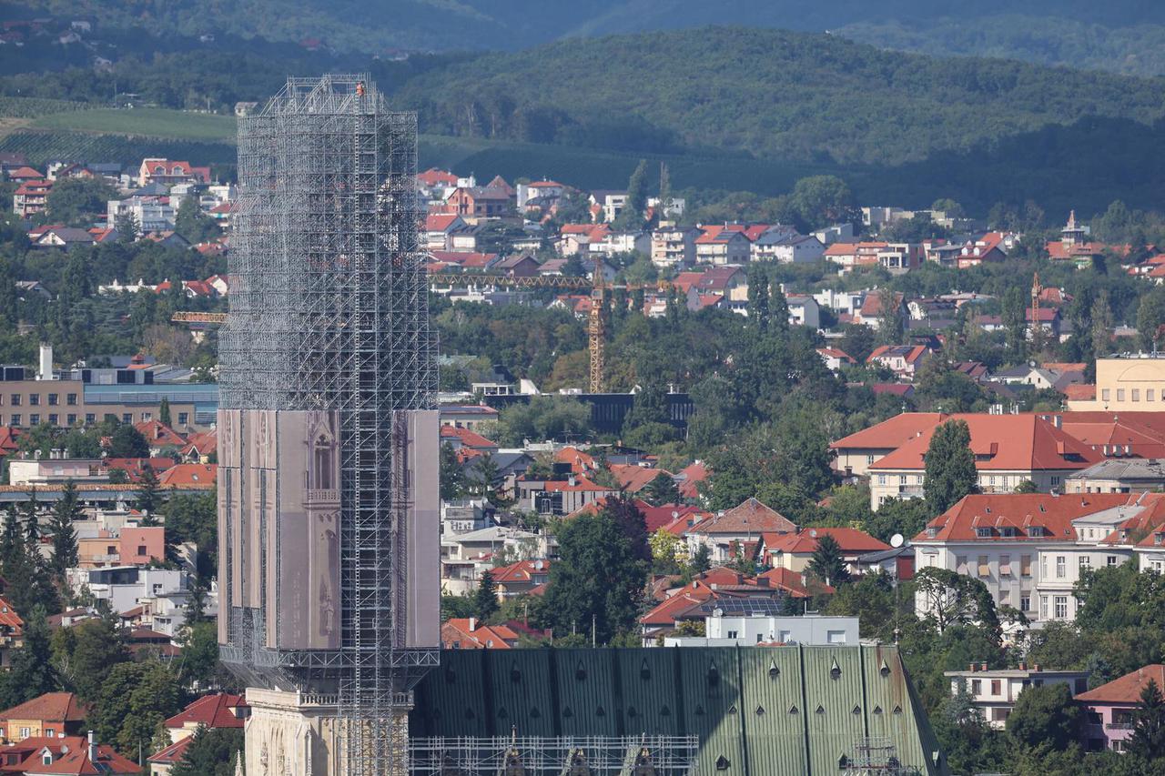 Panoramski pogled na poznate zagrebačke građevinena 