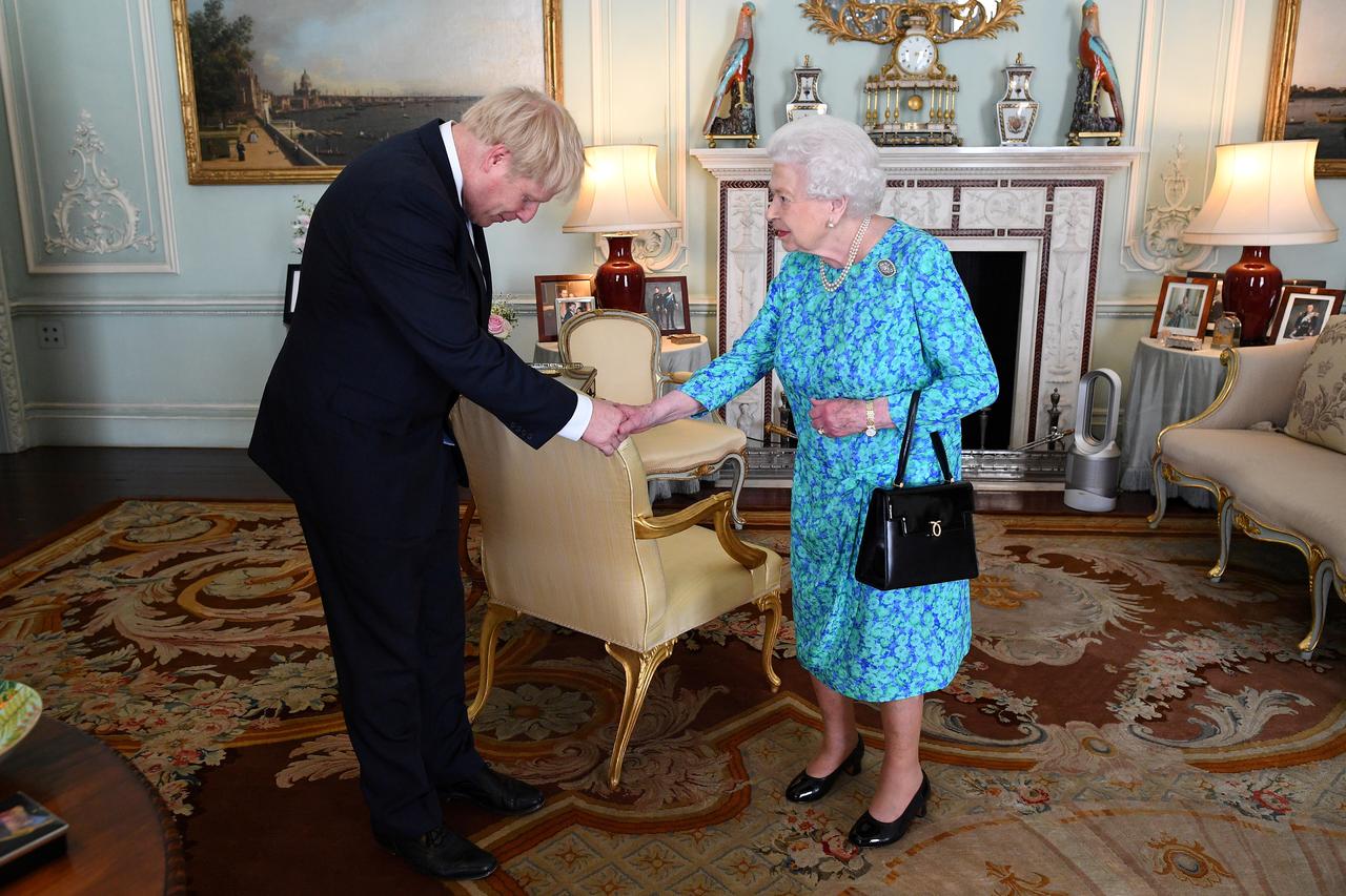 Kraljica Elizabeta i Boris Johnson