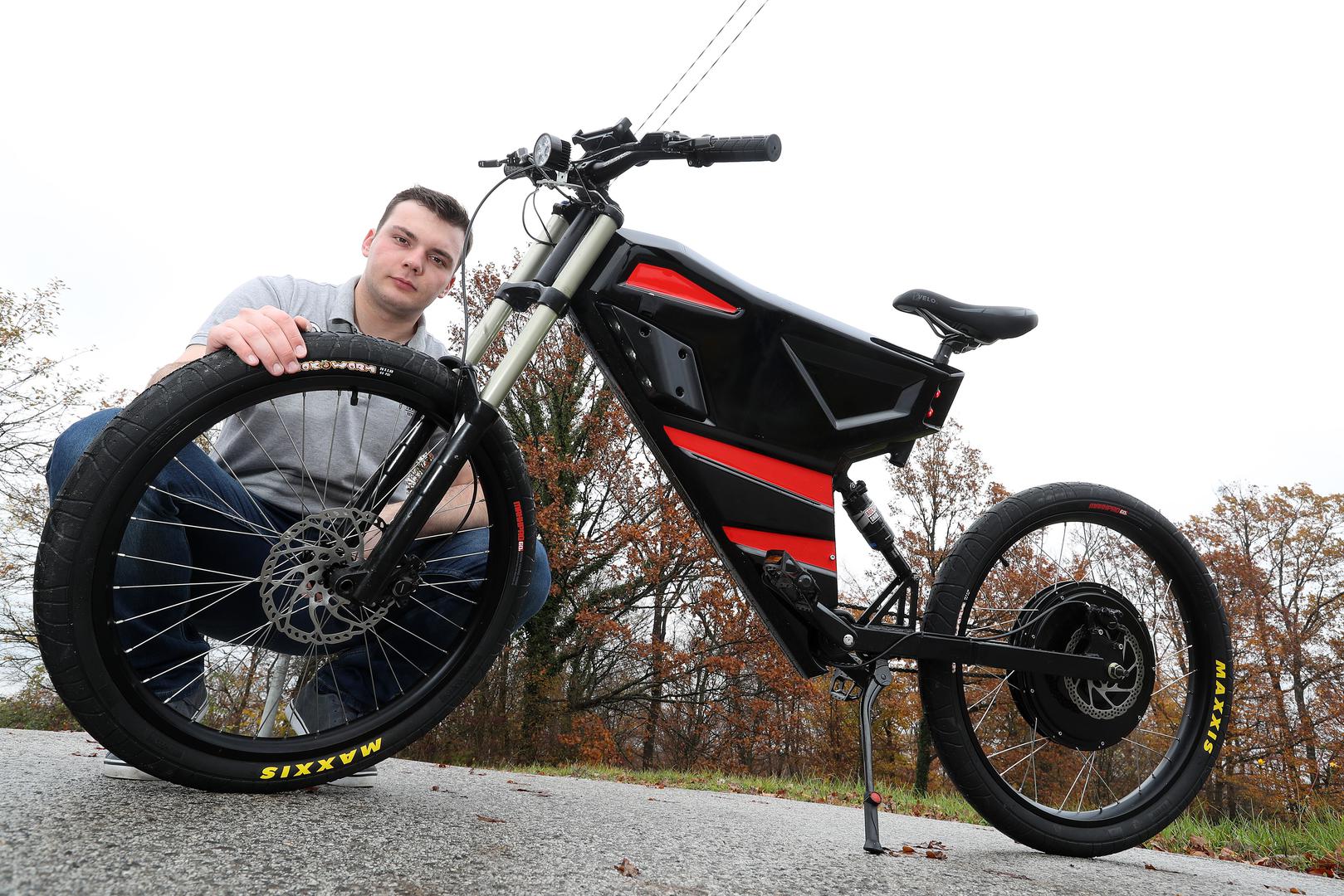 Ivan Golubić iz Jastrebarskog svoje je bicikle opremio posebnim softverom koji im omogućuje da prijeđu više kilometara s lakšom baterijom