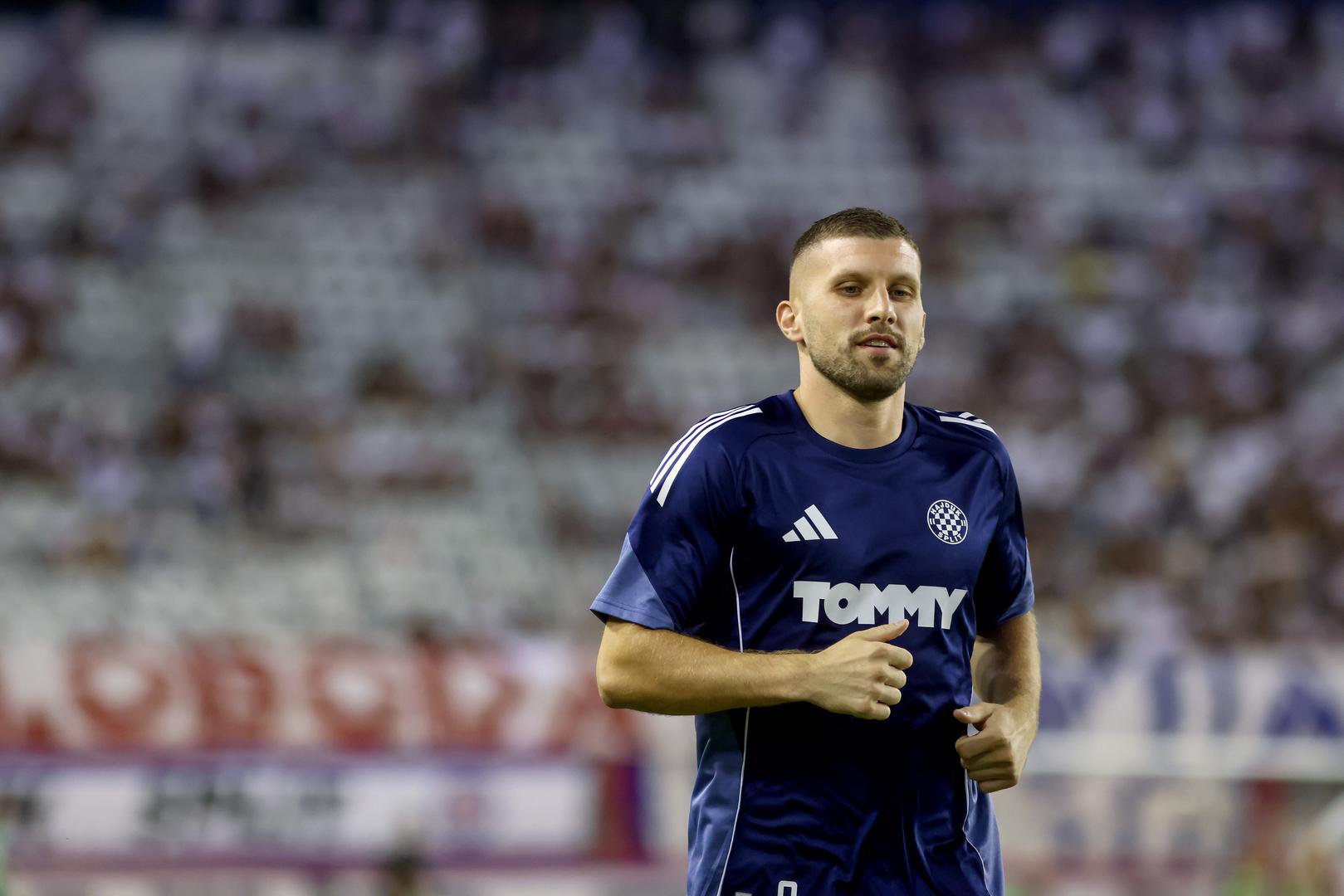 Zagrijavao se i Ante Rebić koji će susret započeti s klupe, ali mogao bi oći u nastavku.