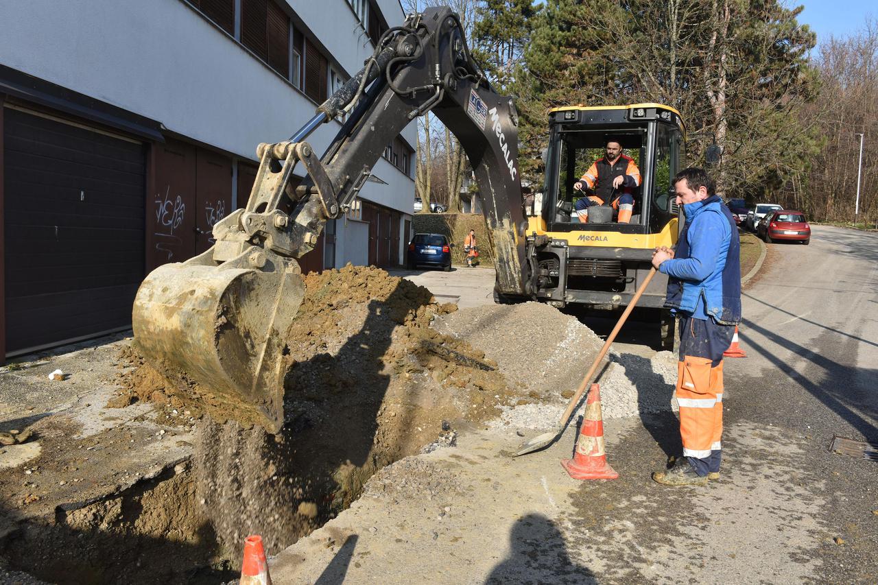 Zagreb: Sanacija puknuća cjevovoda na Radićevom šetalištu na Medveščaku
