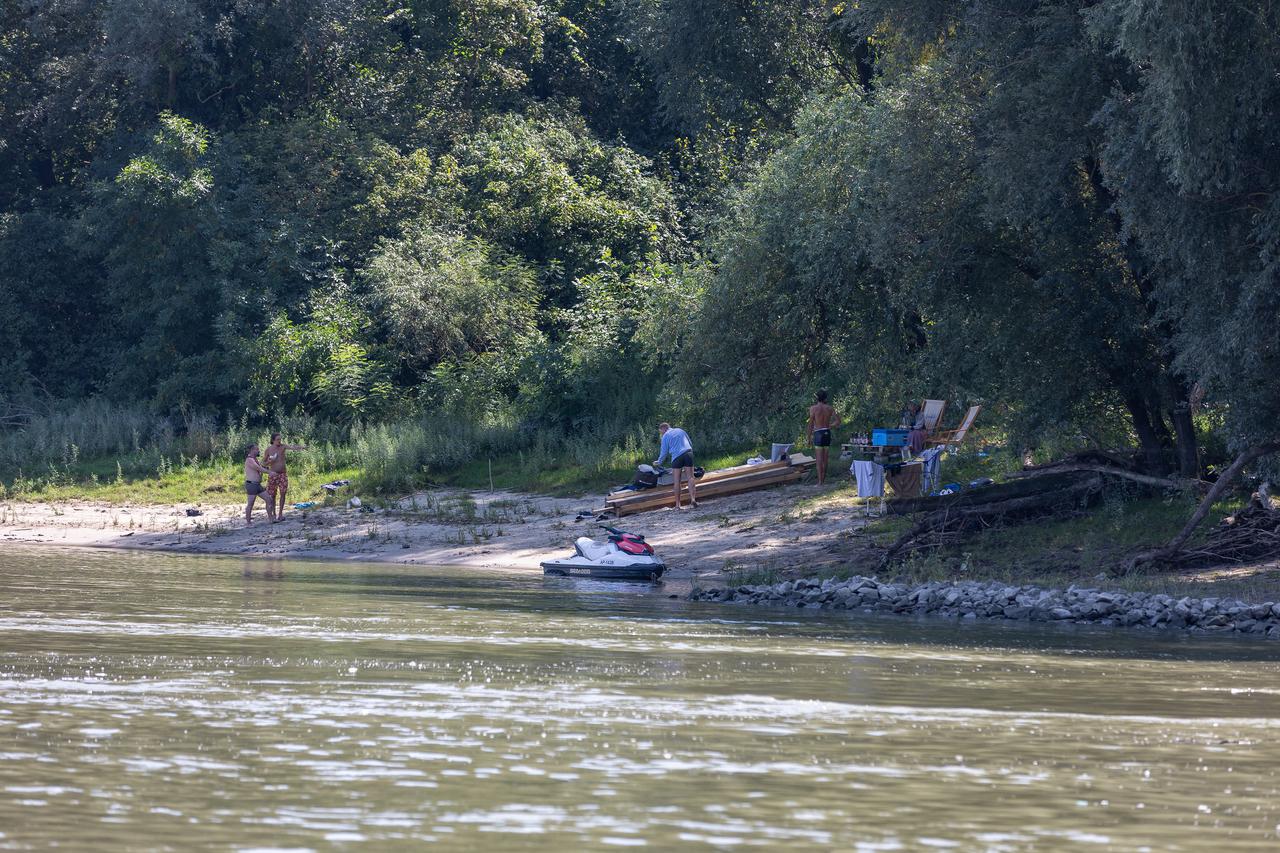 Posjetili smo Liberland na istočnoj obali Dunava, tamo vlada samoproglašeni predsjednik, a novi državljani stalno pristižu