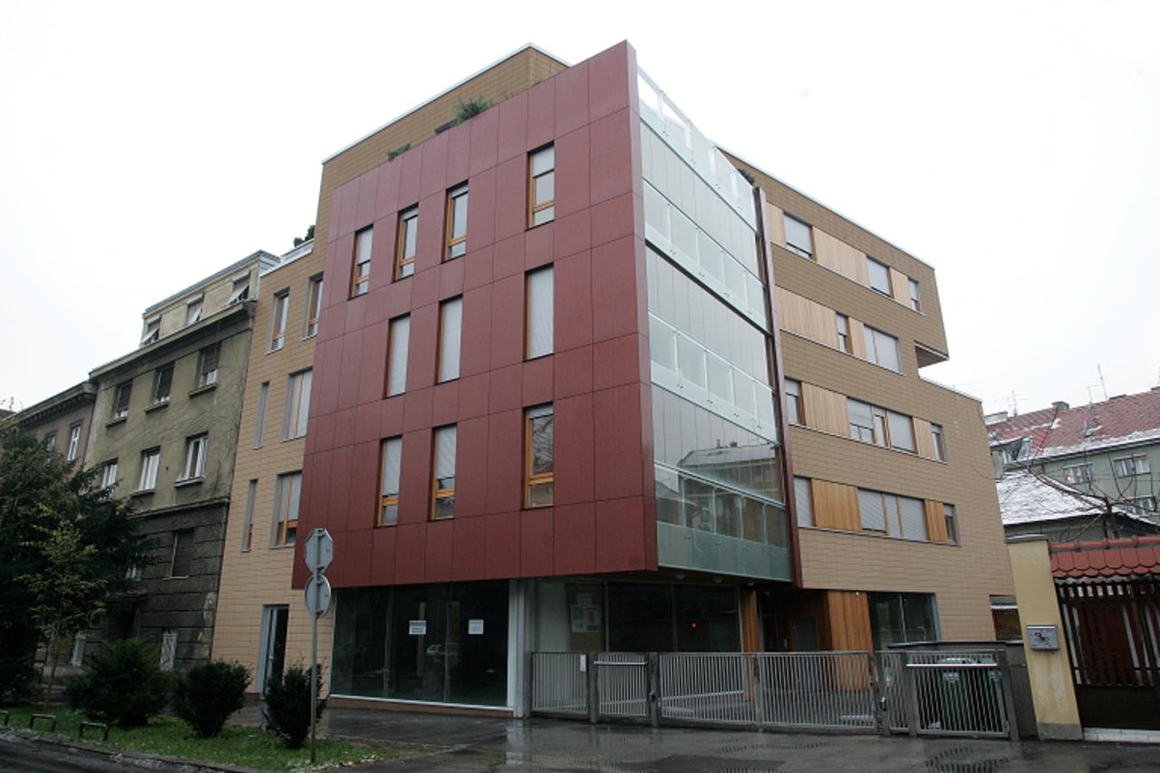 \'02.12.2010., Zagreb, Medvescak 103 - Zgradu u kojoj stan ima Vinko Mladineo.  Photo: Igor Kralj/PIXSELL\'