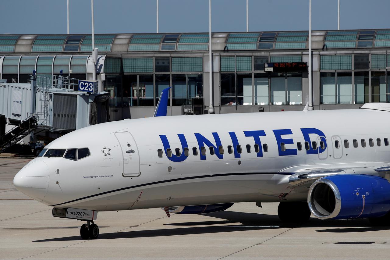 FILE PHOTO: FILE PHOTO: United Airlines first new livery Boeing 737-800 arrives at O'Hare International Airport in Chicago