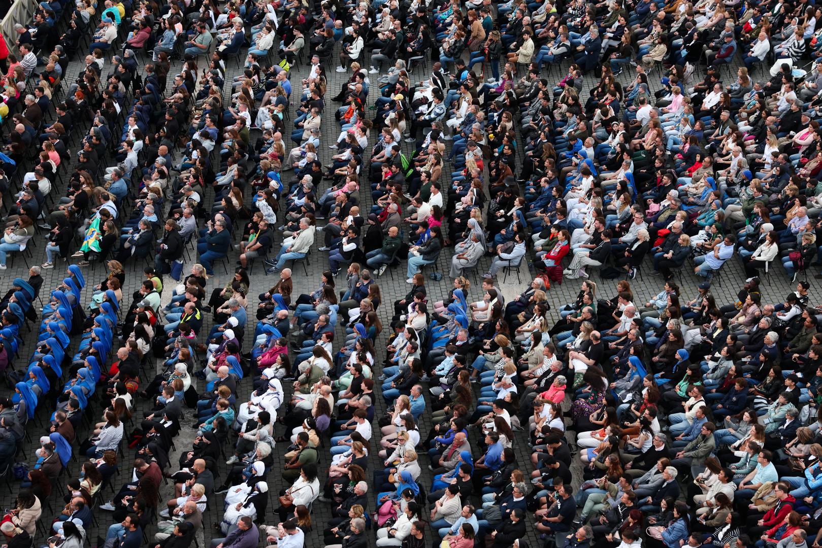 Faithful attend a rosary for Pope Francis, following the death of the pontiff, in St. Peter's square, at the Vatican, April 21, 2025. REUTERS/Claudia Greco Photo: CLAUDIA GRECO/REUTERS