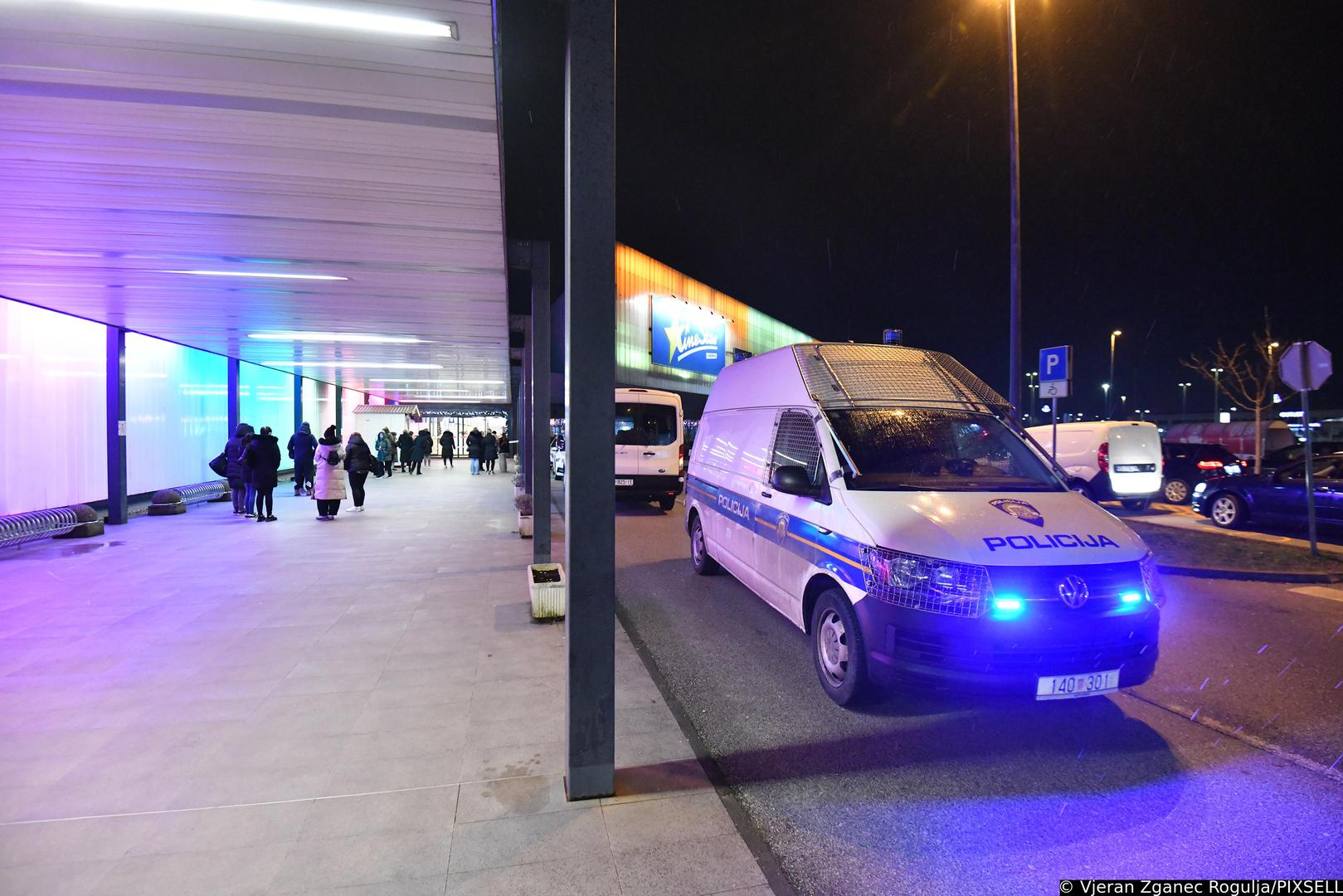 - Provedenim protueksplozijskim pregledom nisu pronađena eksplozivna sredstva. Policijski službenici nastavljaju kriminalističko istraživanje u cilju utvrđivanju svih okolnosti i pronalaska počinitelja ovog kaznenog djela - javljaju iz policije.