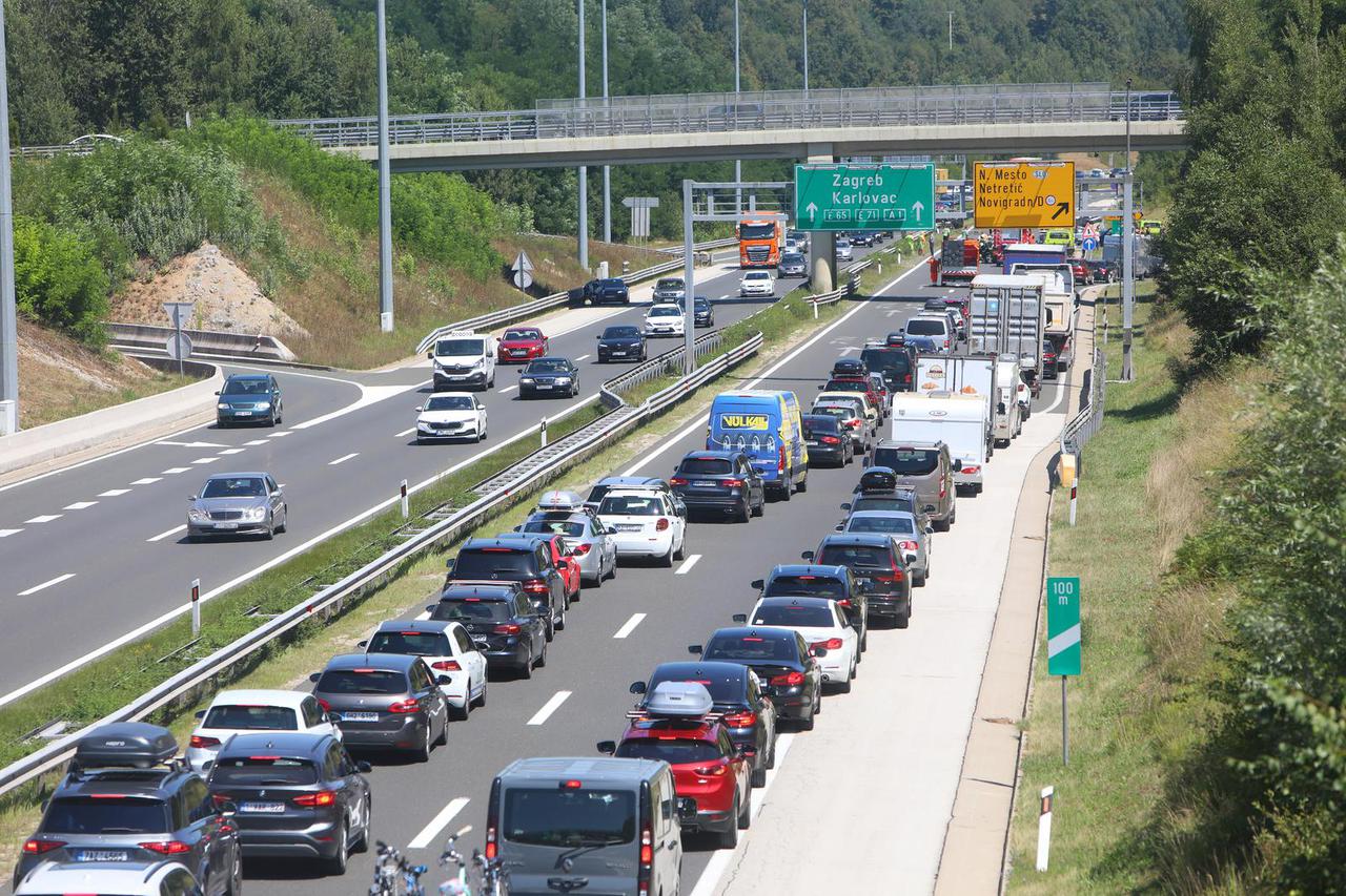 U prometnoj nesreći na autocesti A1 poginula jedna osoba, više ih je ozlijeđeno