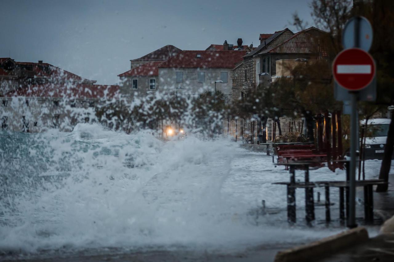 Orkansko jugo u Kaštelima