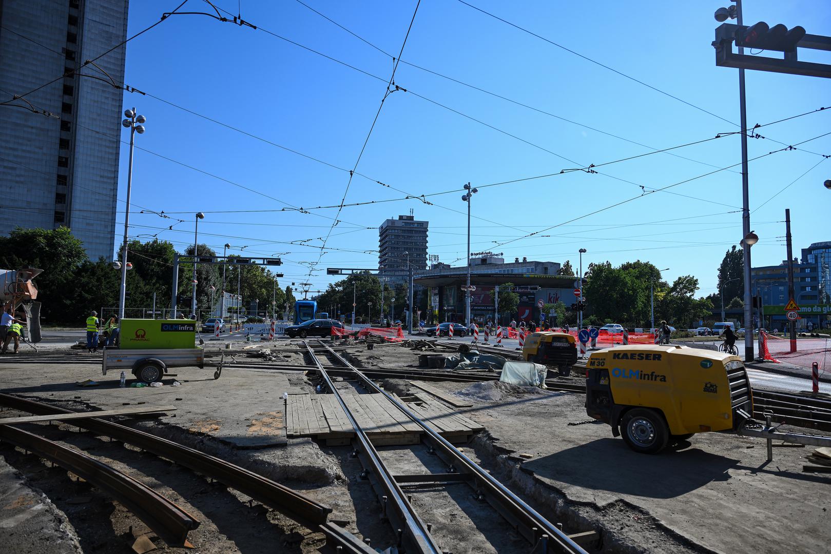 Počeli su u srpnju, trajat će sve do kraja kolovoza, a utječu i na tramvajski promet po Vukovarskoj do Držićeve, koji je obustavljen.
