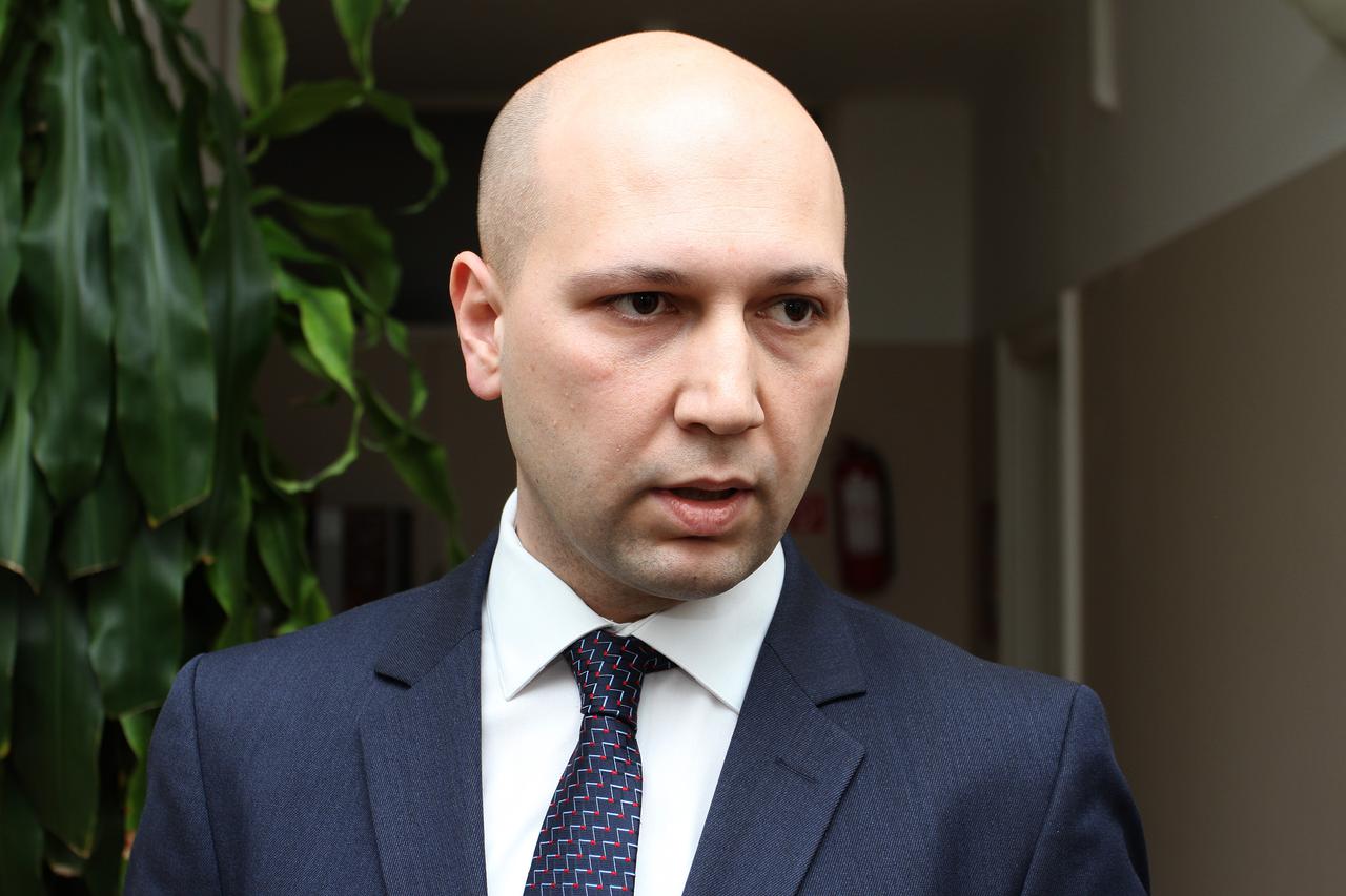11.03.2015., Karlovac - Ministar zastite okolisa Mihael Zmajlovic i Sven Muller direktor Fonda za zastitu okolisa prezentirali lokalnim duznosnicima projekte zastite okolisa i energetske ucinkovitosti Ministarstva i Fonda na koje se mogu javiti gradovi i 