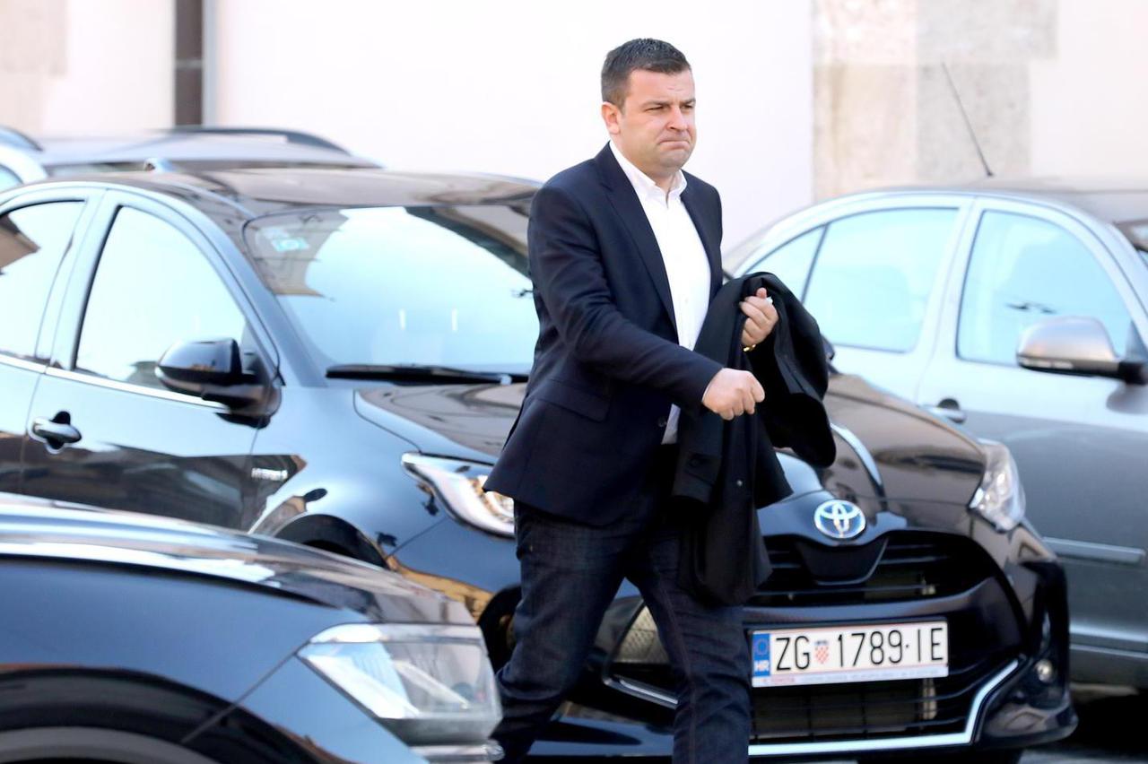 Zagreb: Čelnici vladajuće koalicije dolaze na sastanak u Banske dvore